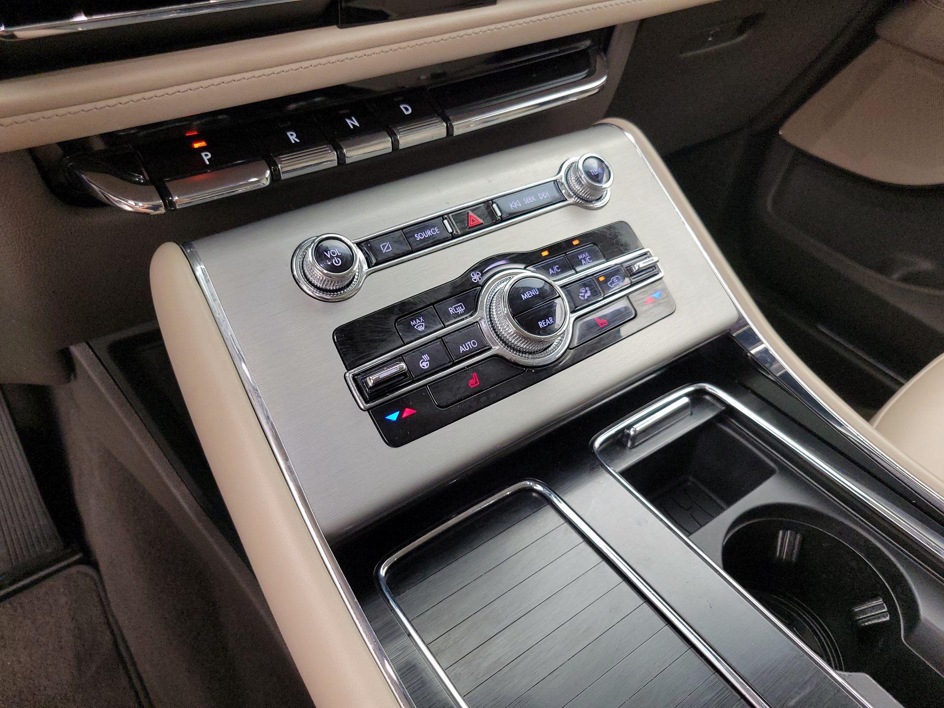 Thumbnail: 2021 Lincoln Aviator - 17