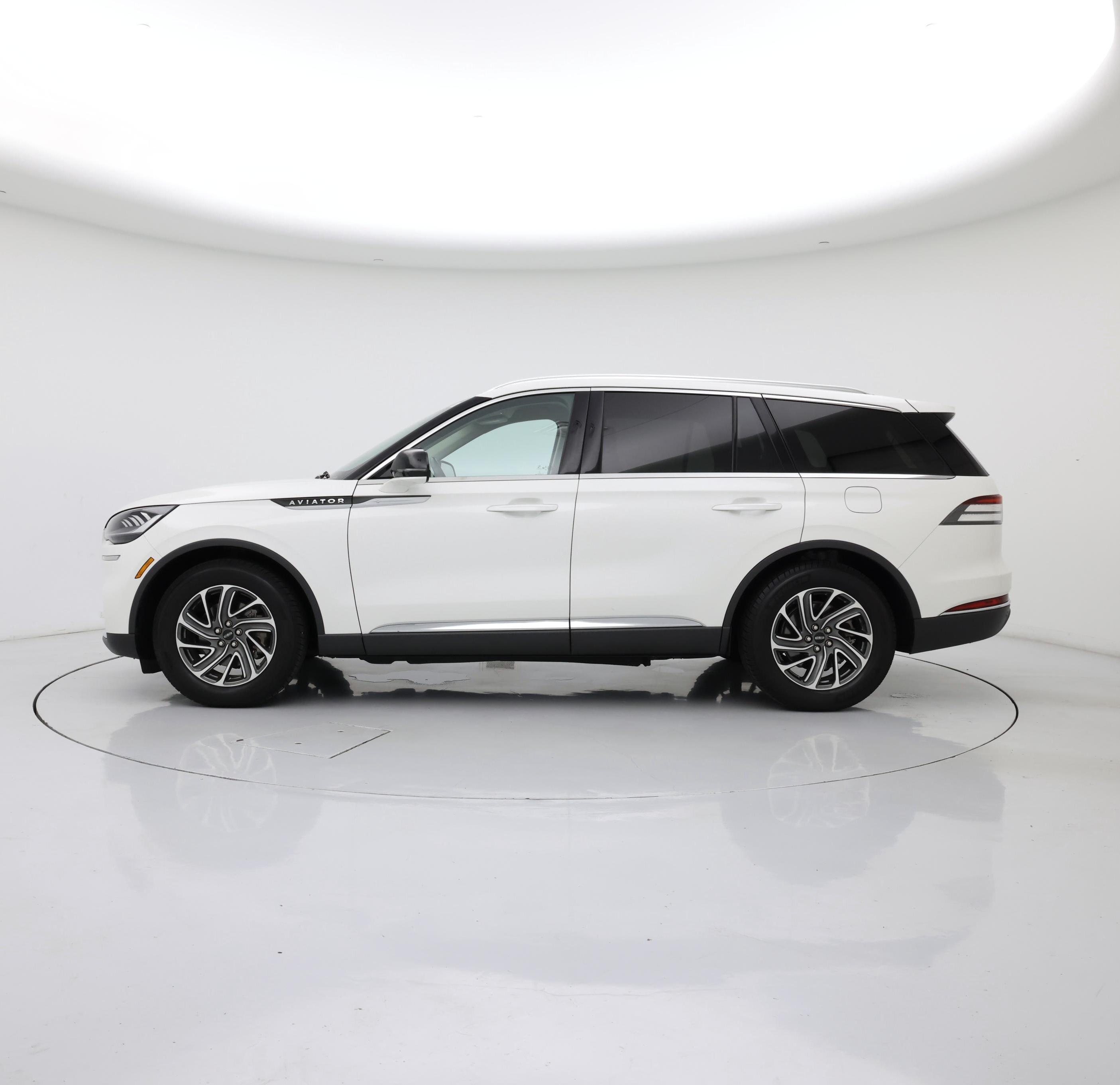Thumbnail: 2021 Lincoln Aviator - 3