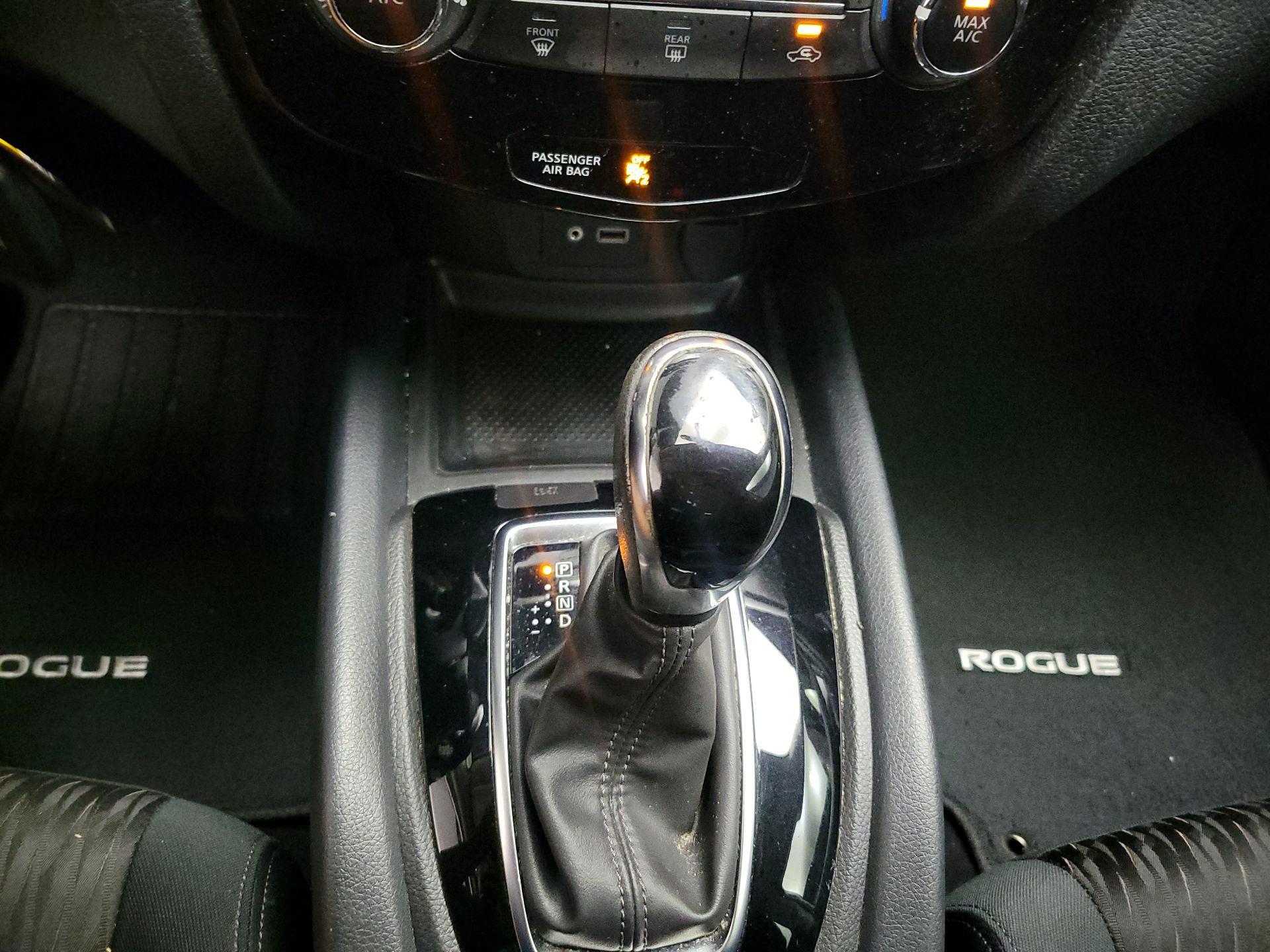 Thumbnail: 2018 Nissan Rogue - 17