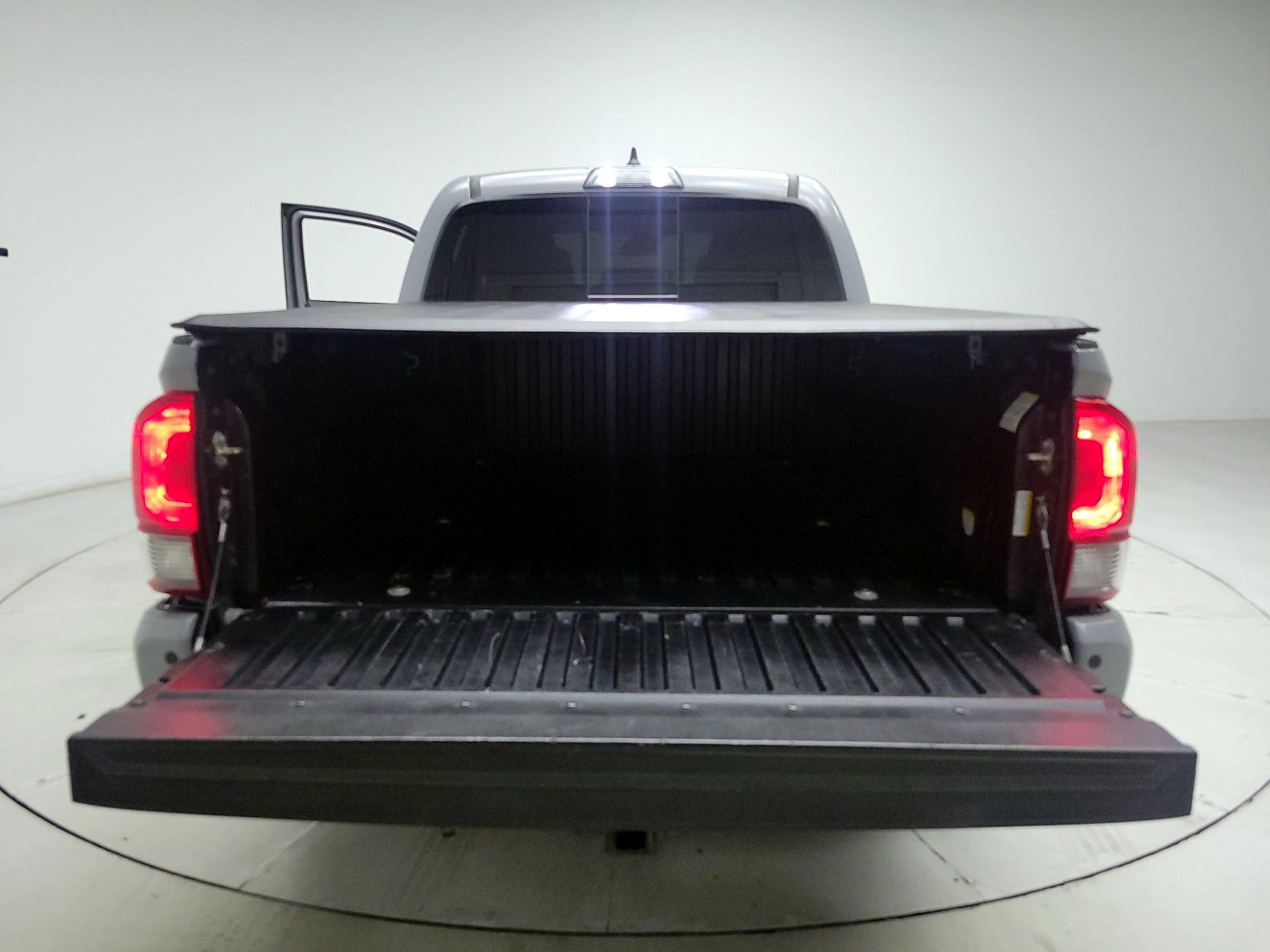 Thumbnail: 2018 Toyota Tacoma - 20