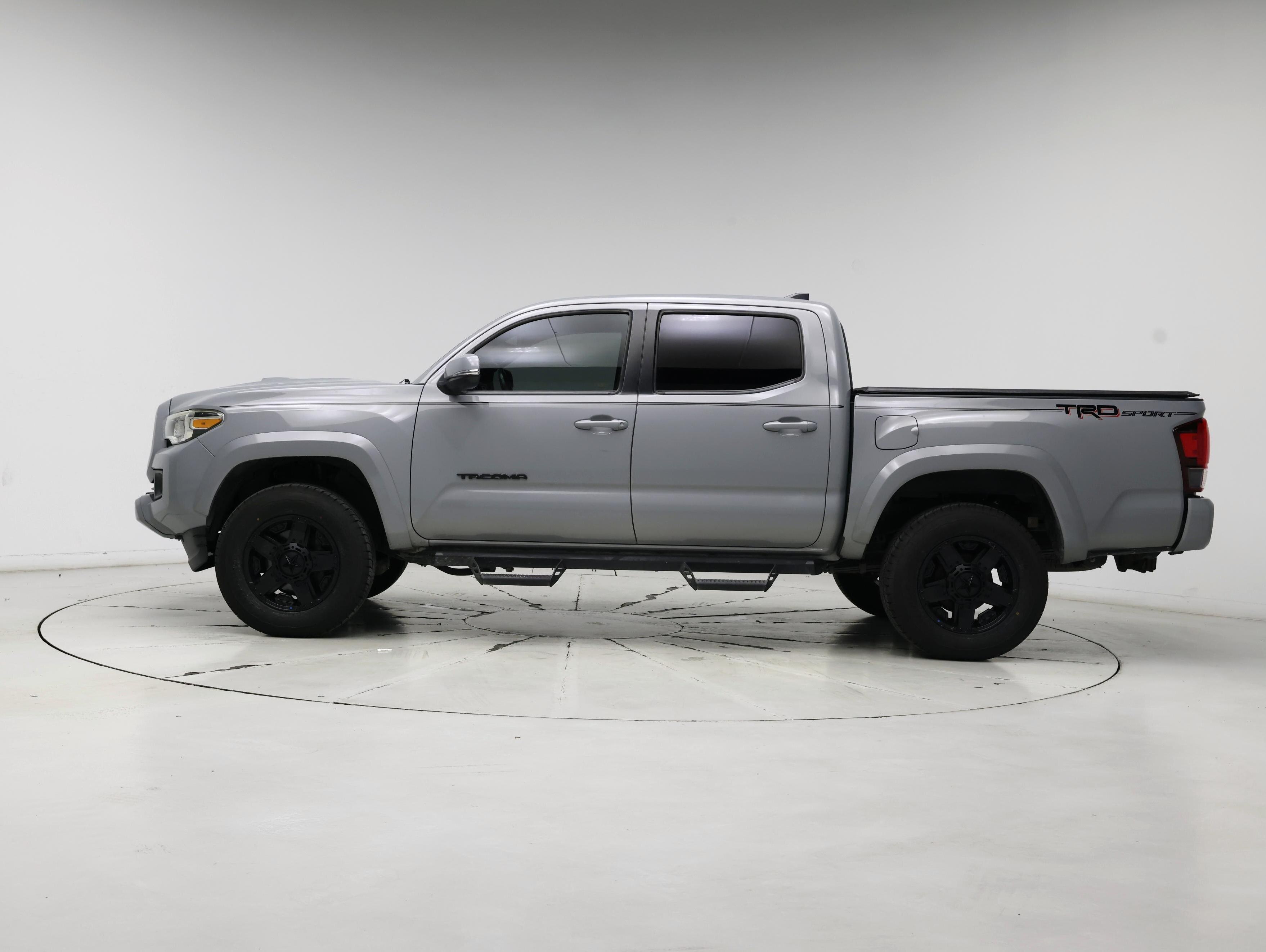 Thumbnail: 2018 Toyota Tacoma - 3