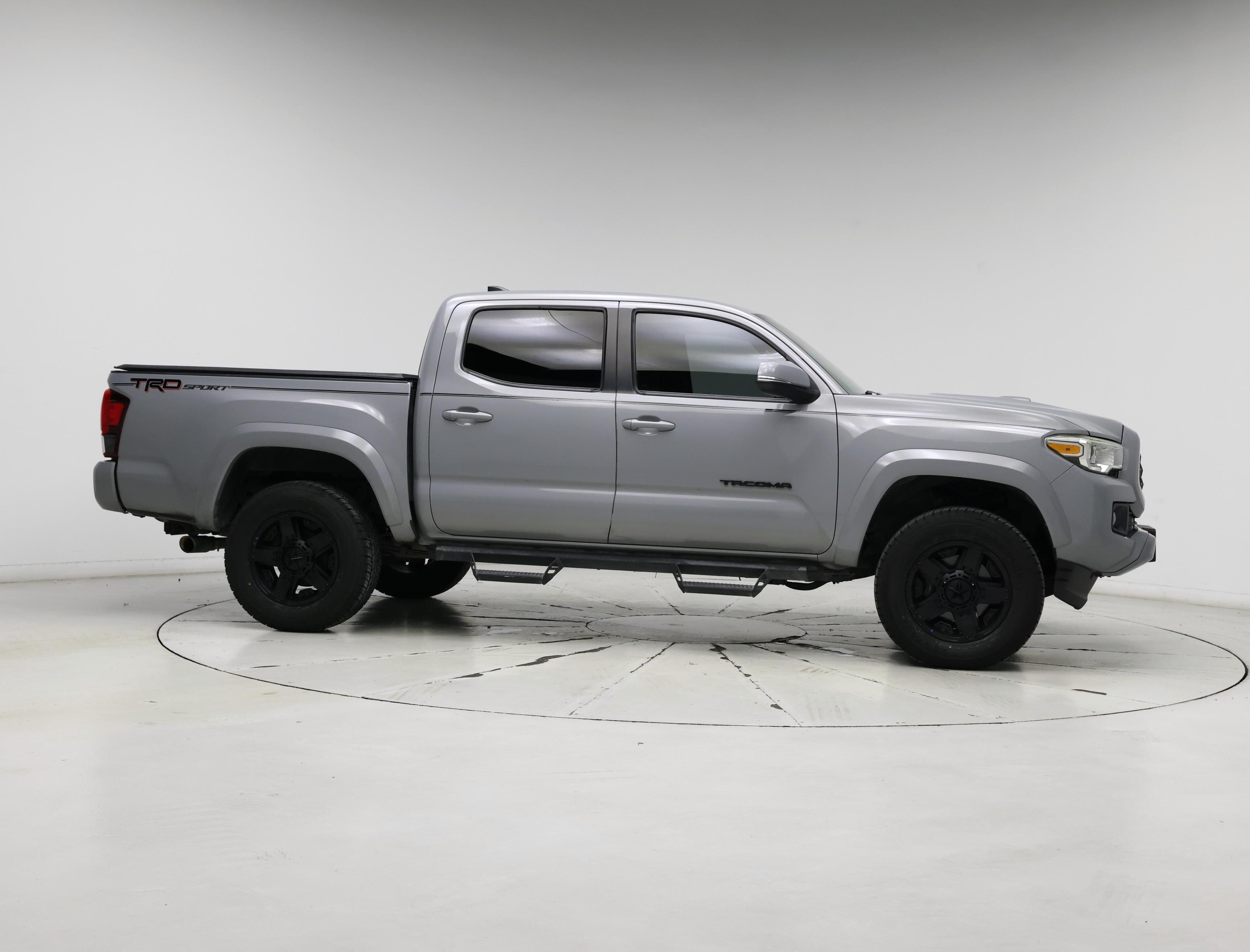 Thumbnail: 2018 Toyota Tacoma - 7