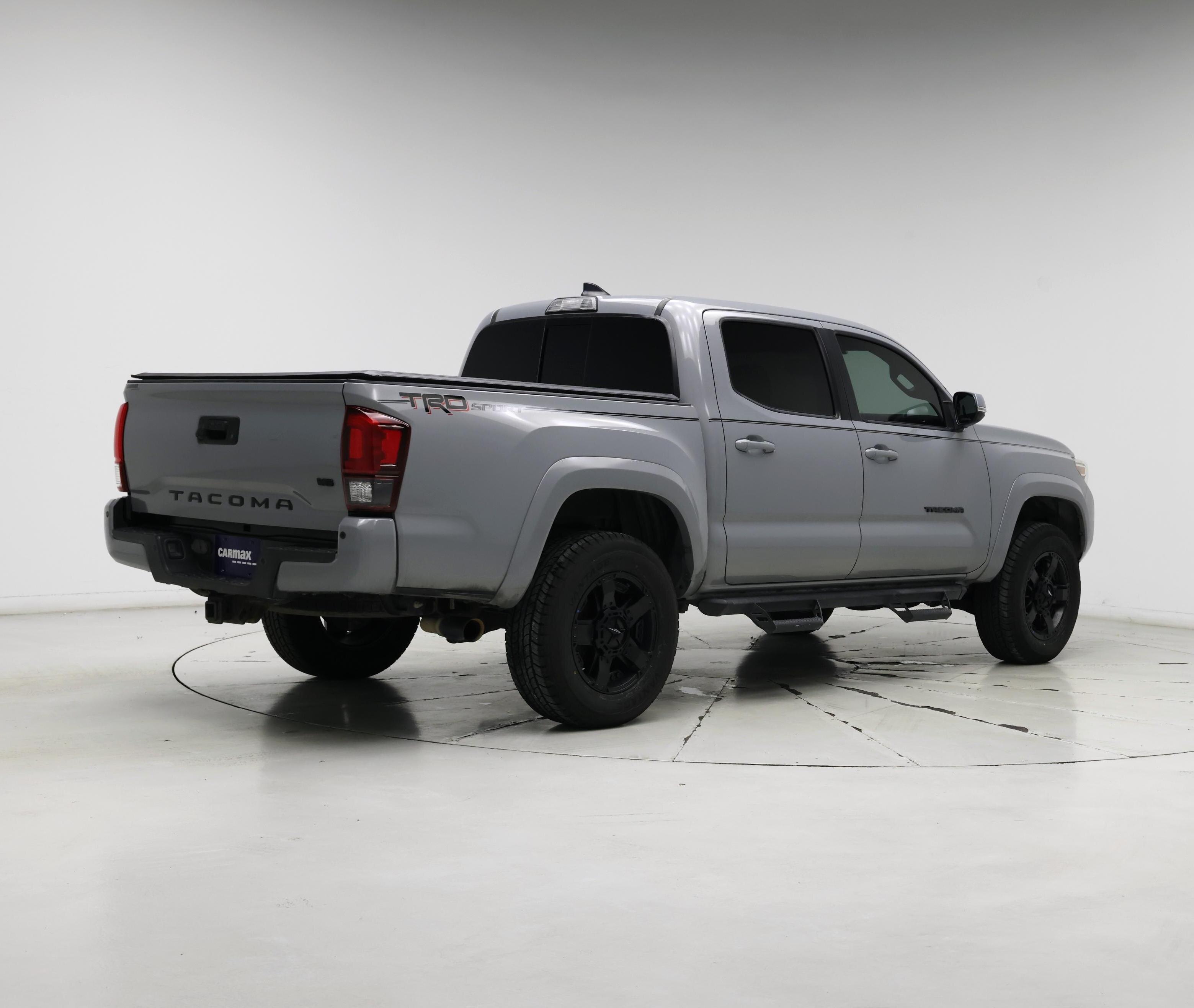 Thumbnail: 2018 Toyota Tacoma - 8