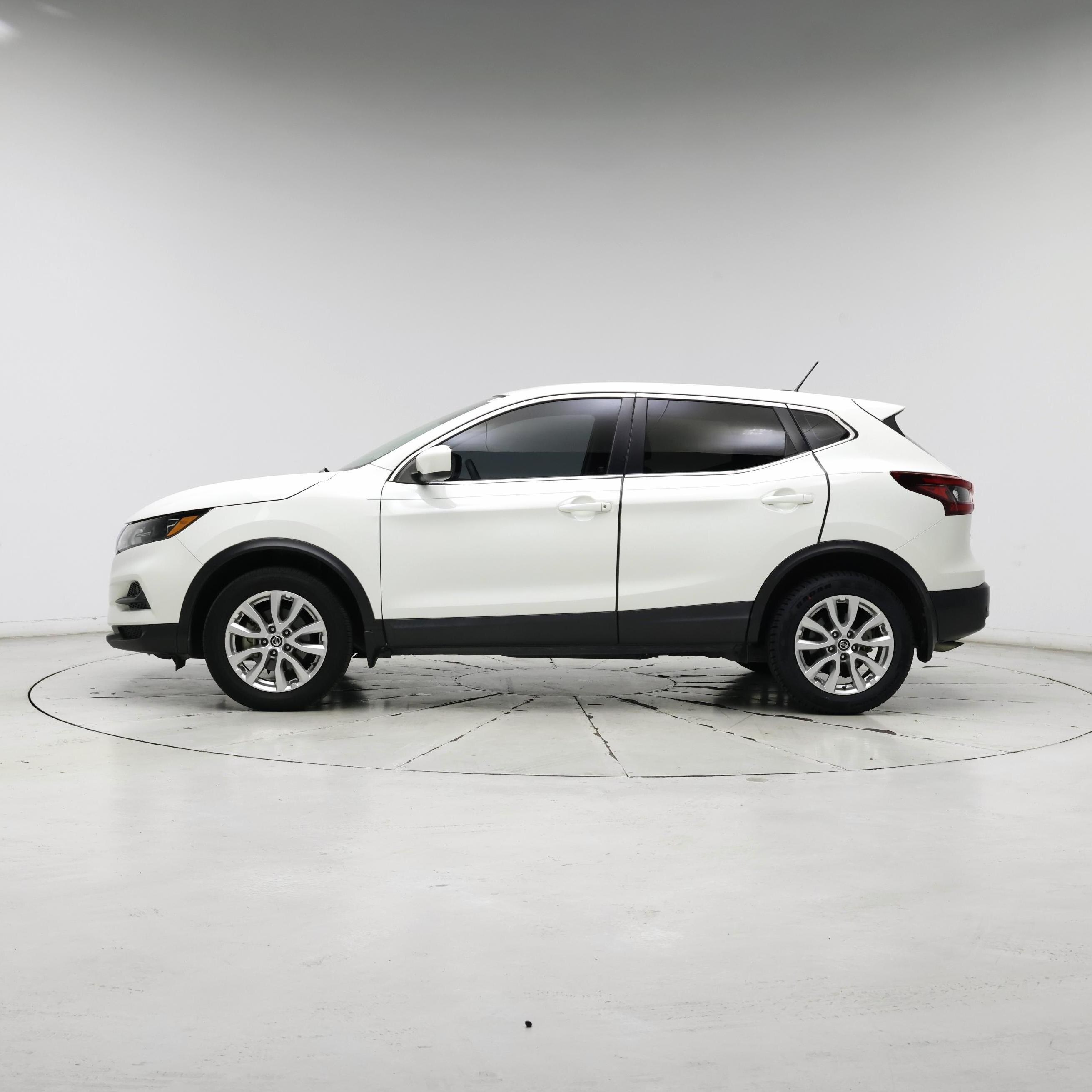 Thumbnail: 2021 Nissan Rogue Sport - 3