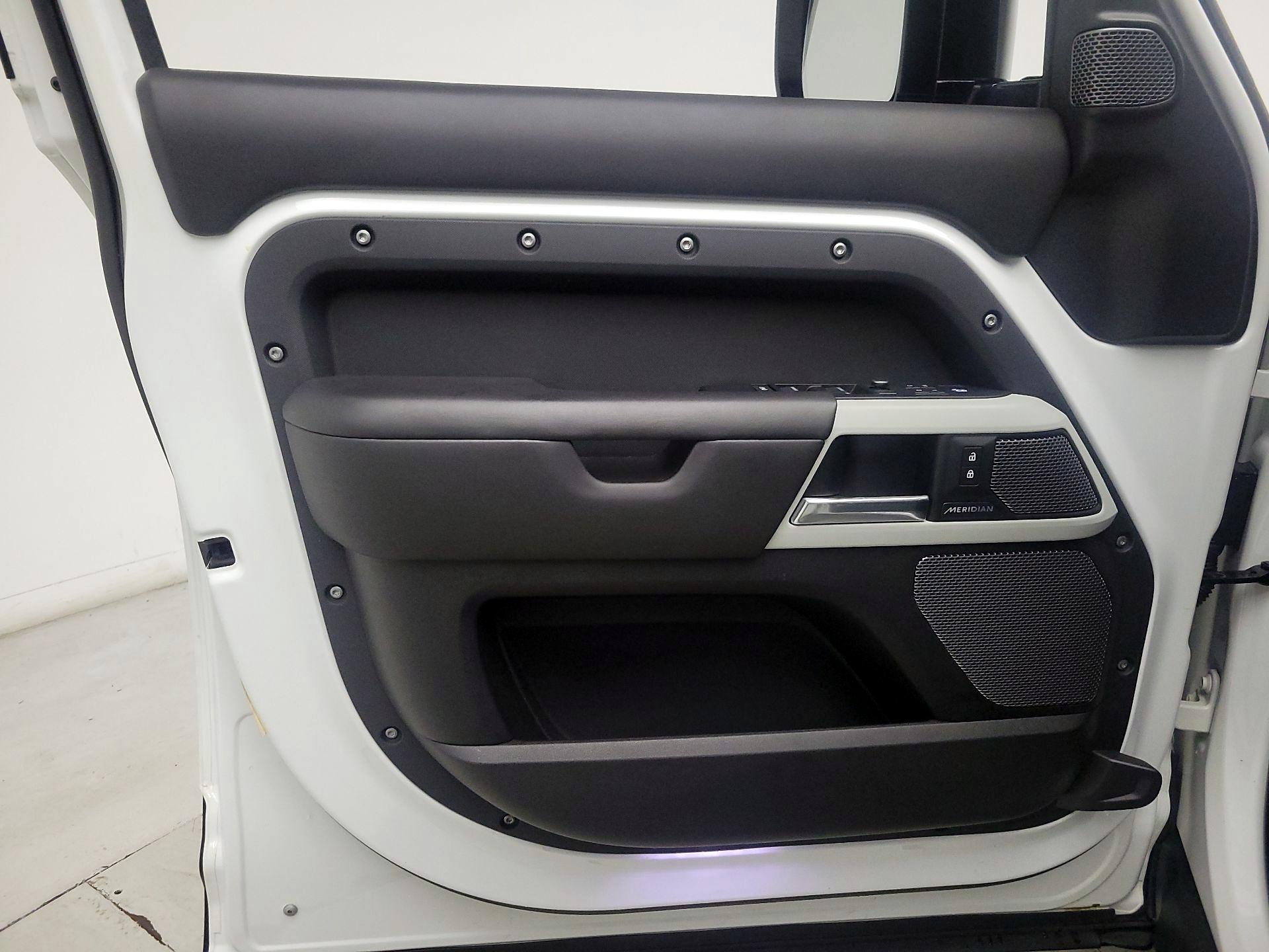 Thumbnail: 2020 Land Rover Defender - 12