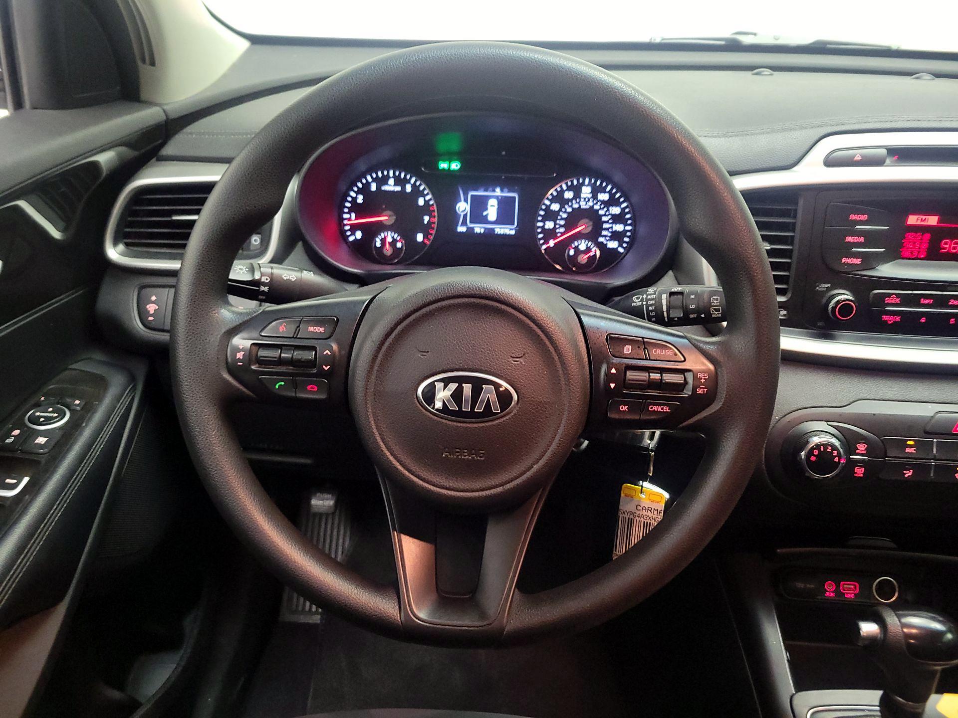 Thumbnail: 2017 Kia Sorento - 10