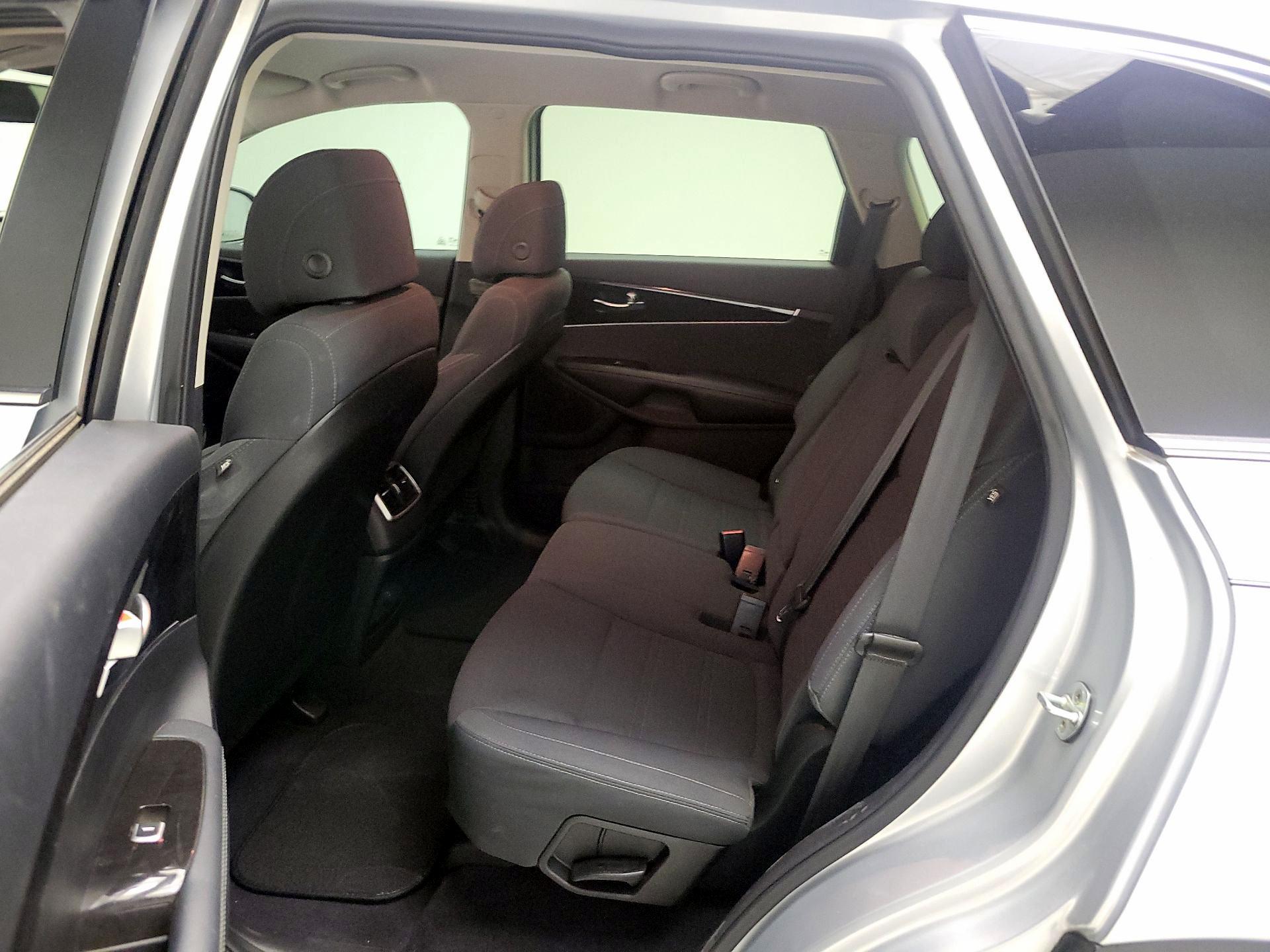 Thumbnail: 2017 Kia Sorento - 17