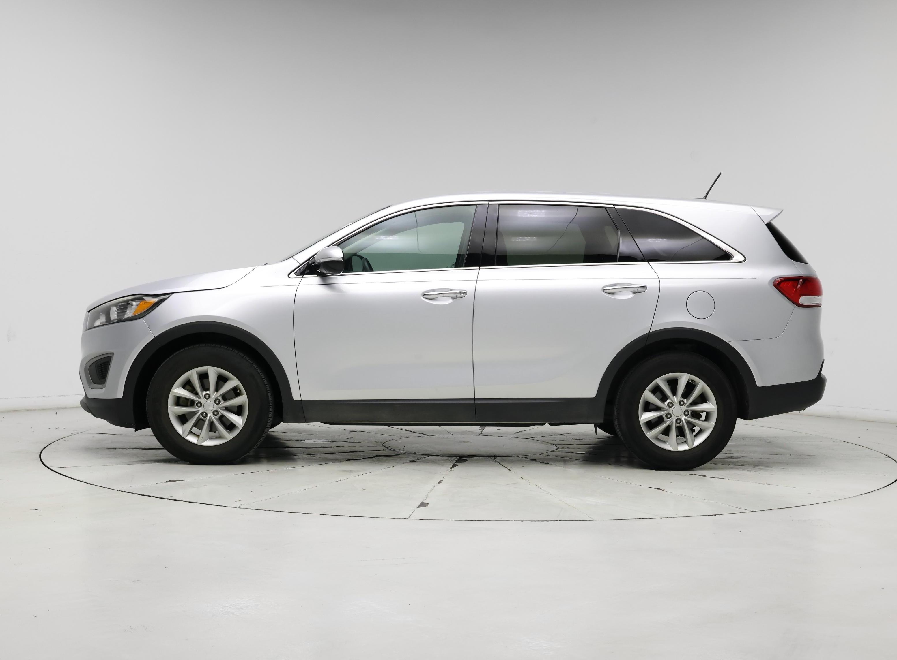 Thumbnail: 2017 Kia Sorento - 3