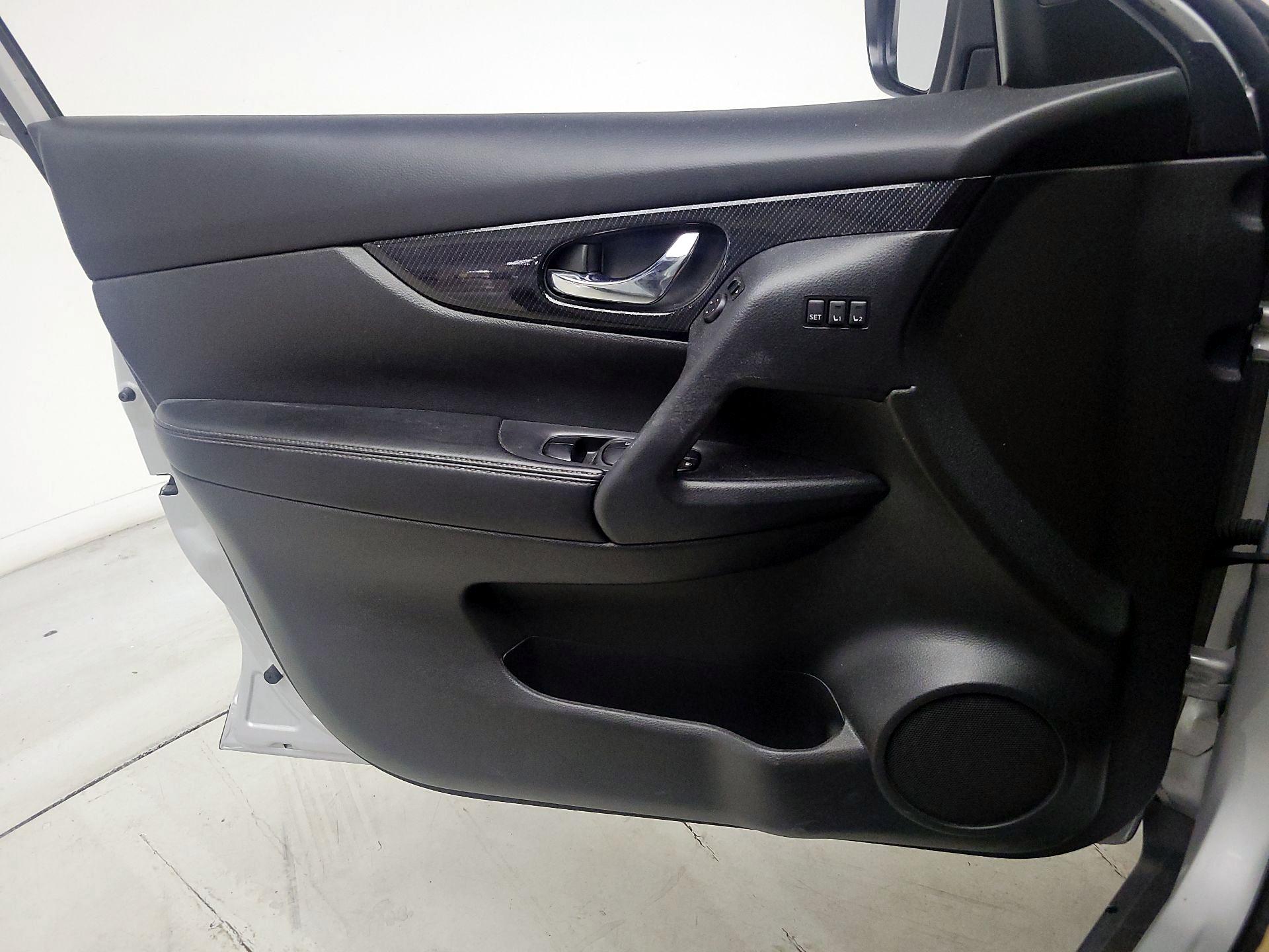Thumbnail: 2019 Nissan Rogue - 12