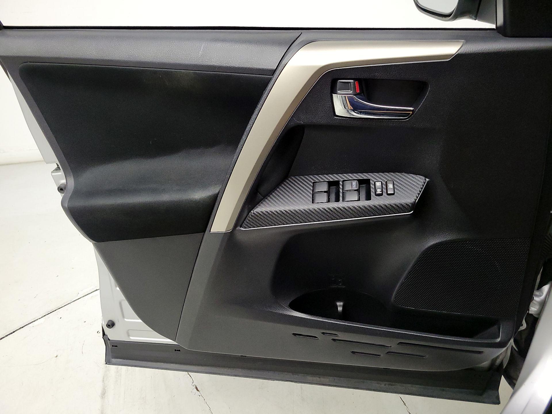Thumbnail: 2014 Toyota RAV4 - 12