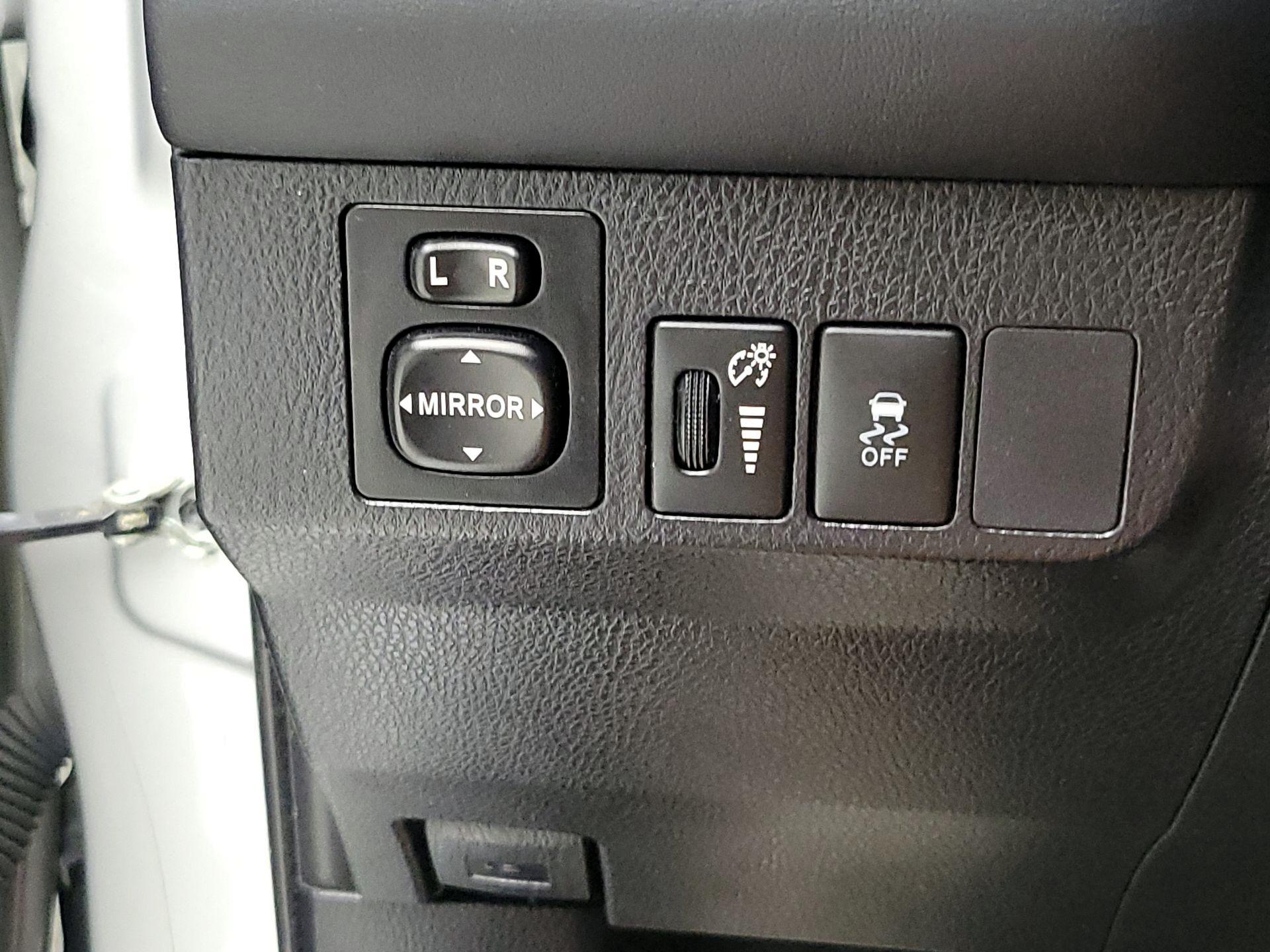 Thumbnail: 2014 Toyota RAV4 - 13
