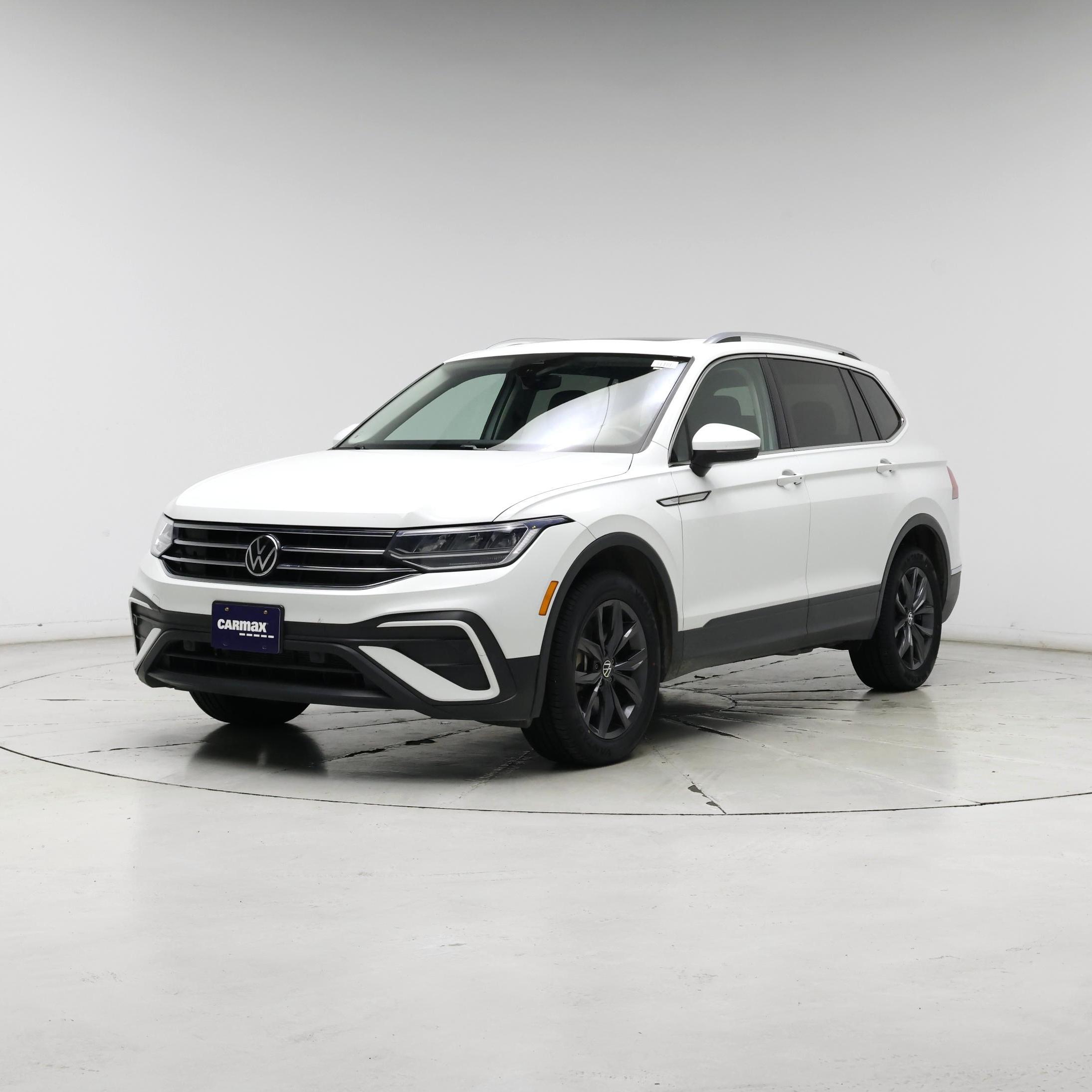 Thumbnail: 2022 Volkswagen Tiguan - 4