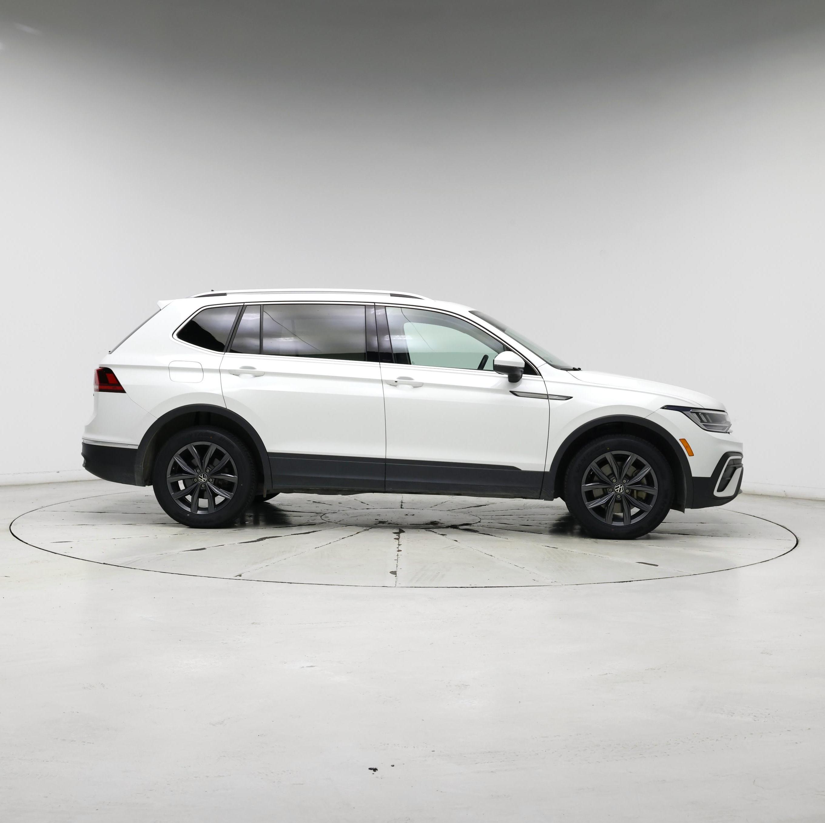 Thumbnail: 2022 Volkswagen Tiguan - 7