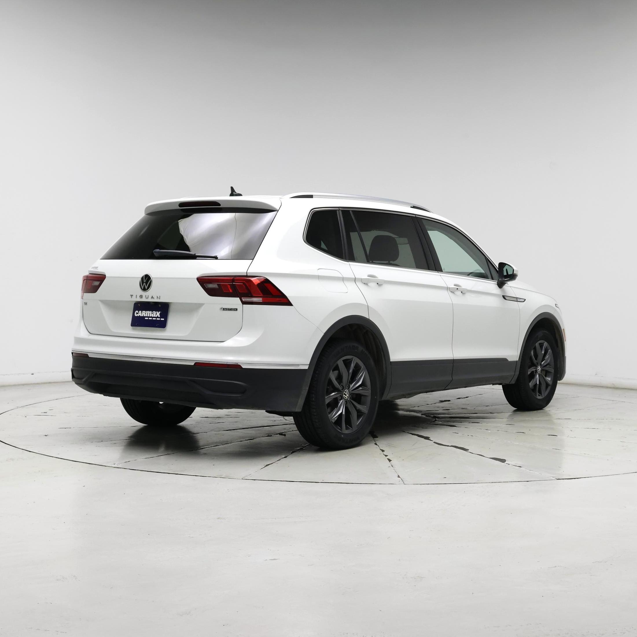 Thumbnail: 2022 Volkswagen Tiguan - 8