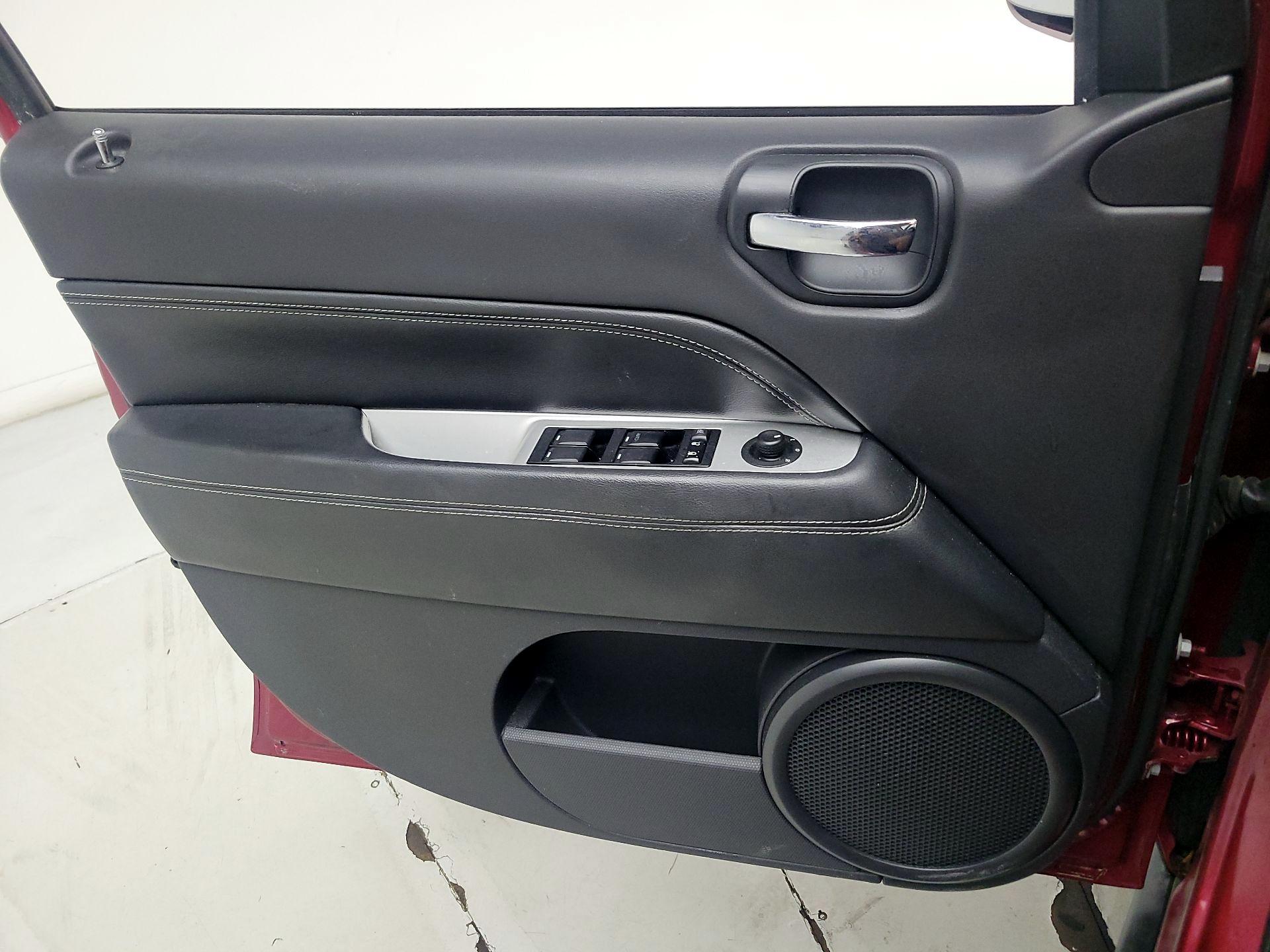Thumbnail: 2014 Jeep Compass - 12