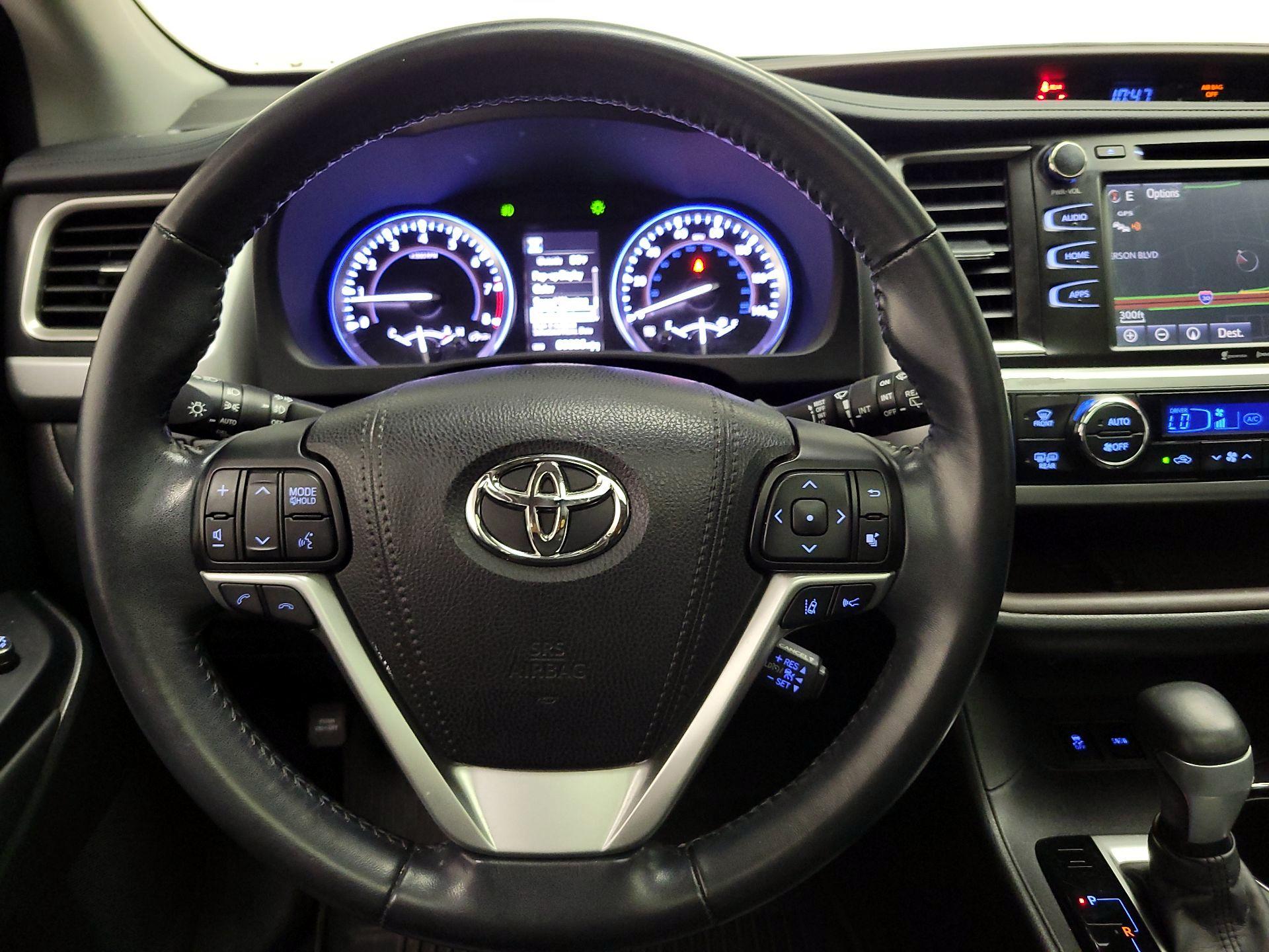 Thumbnail: 2017 Toyota Highlander - 10