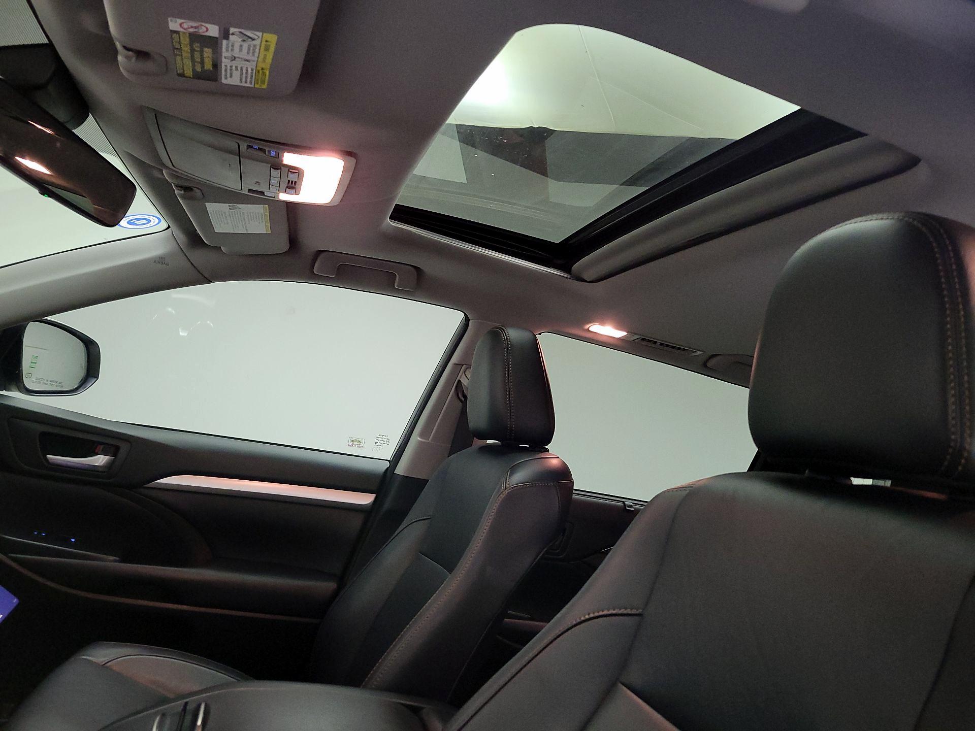 Thumbnail: 2017 Toyota Highlander - 20