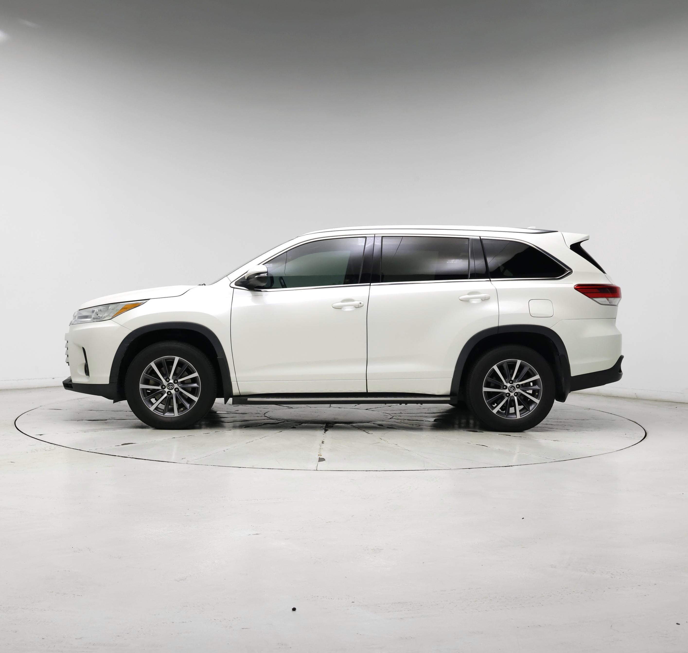 Thumbnail: 2017 Toyota Highlander - 3