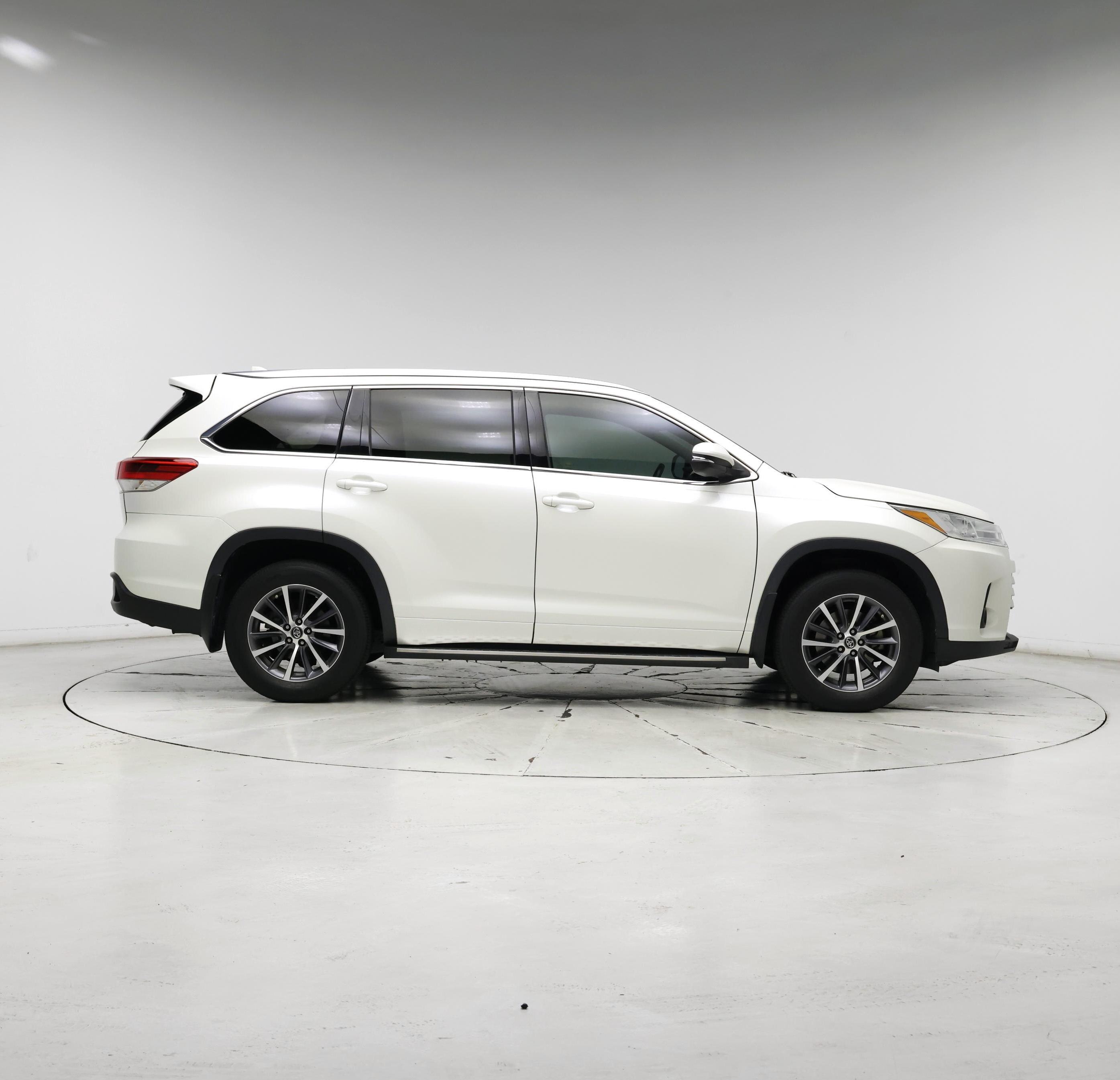 Thumbnail: 2017 Toyota Highlander - 7
