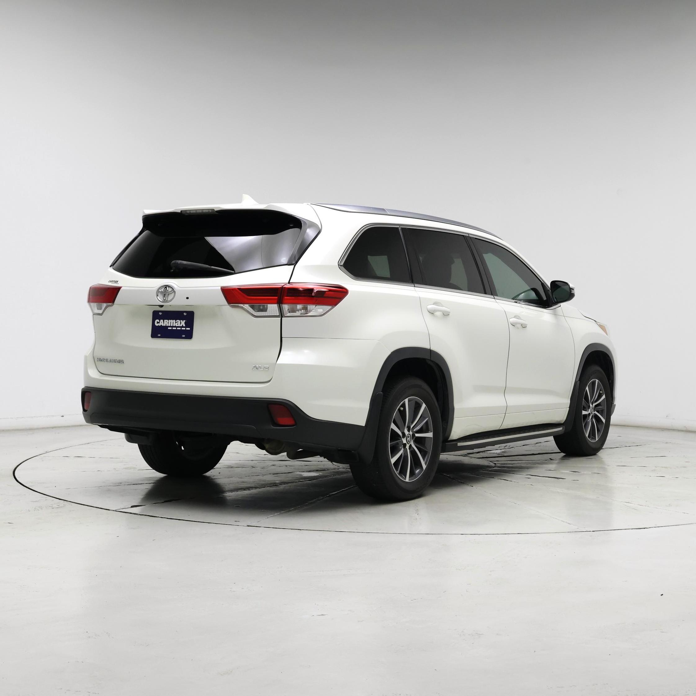 Thumbnail: 2017 Toyota Highlander - 8