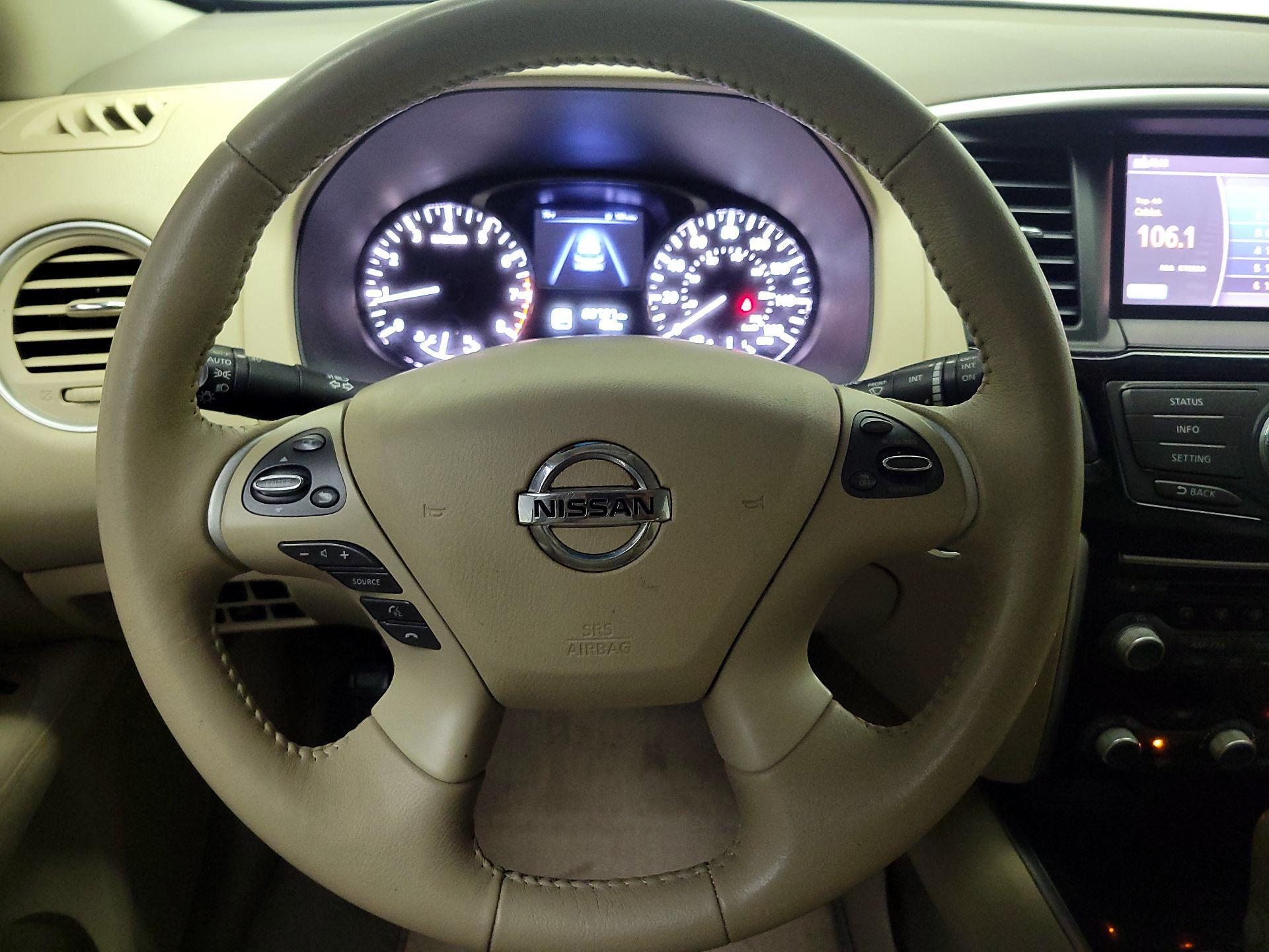 Thumbnail: 2015 Nissan Pathfinder - 10