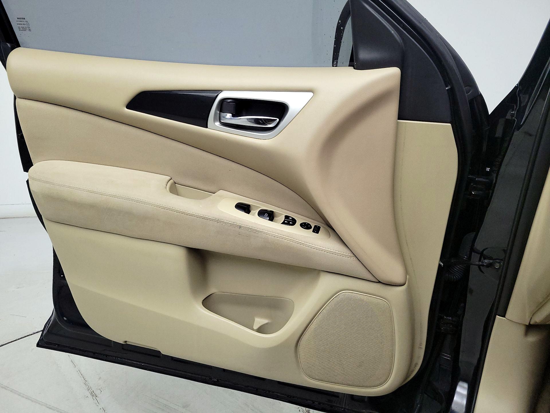 Thumbnail: 2015 Nissan Pathfinder - 12