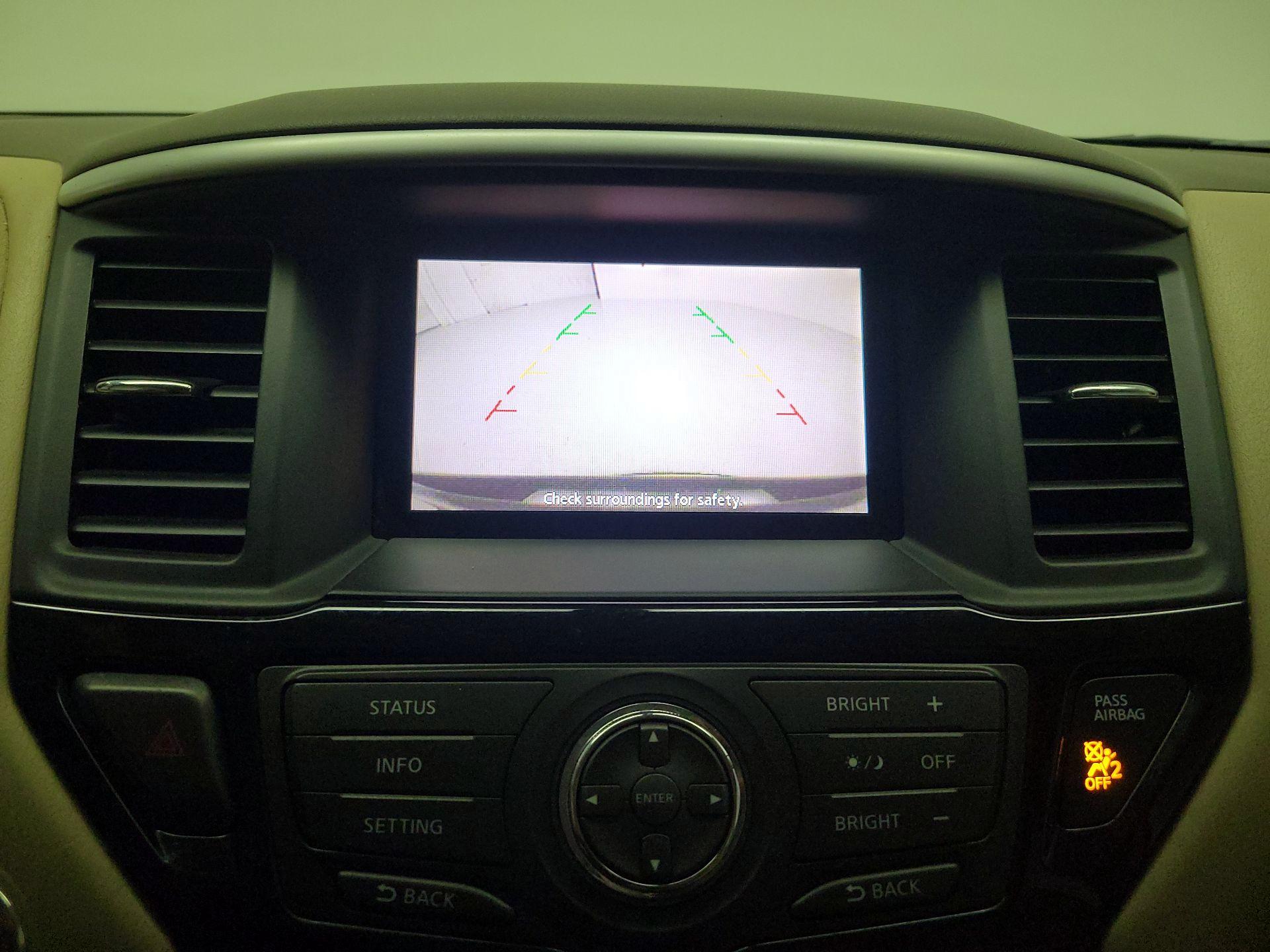 Thumbnail: 2015 Nissan Pathfinder - 14