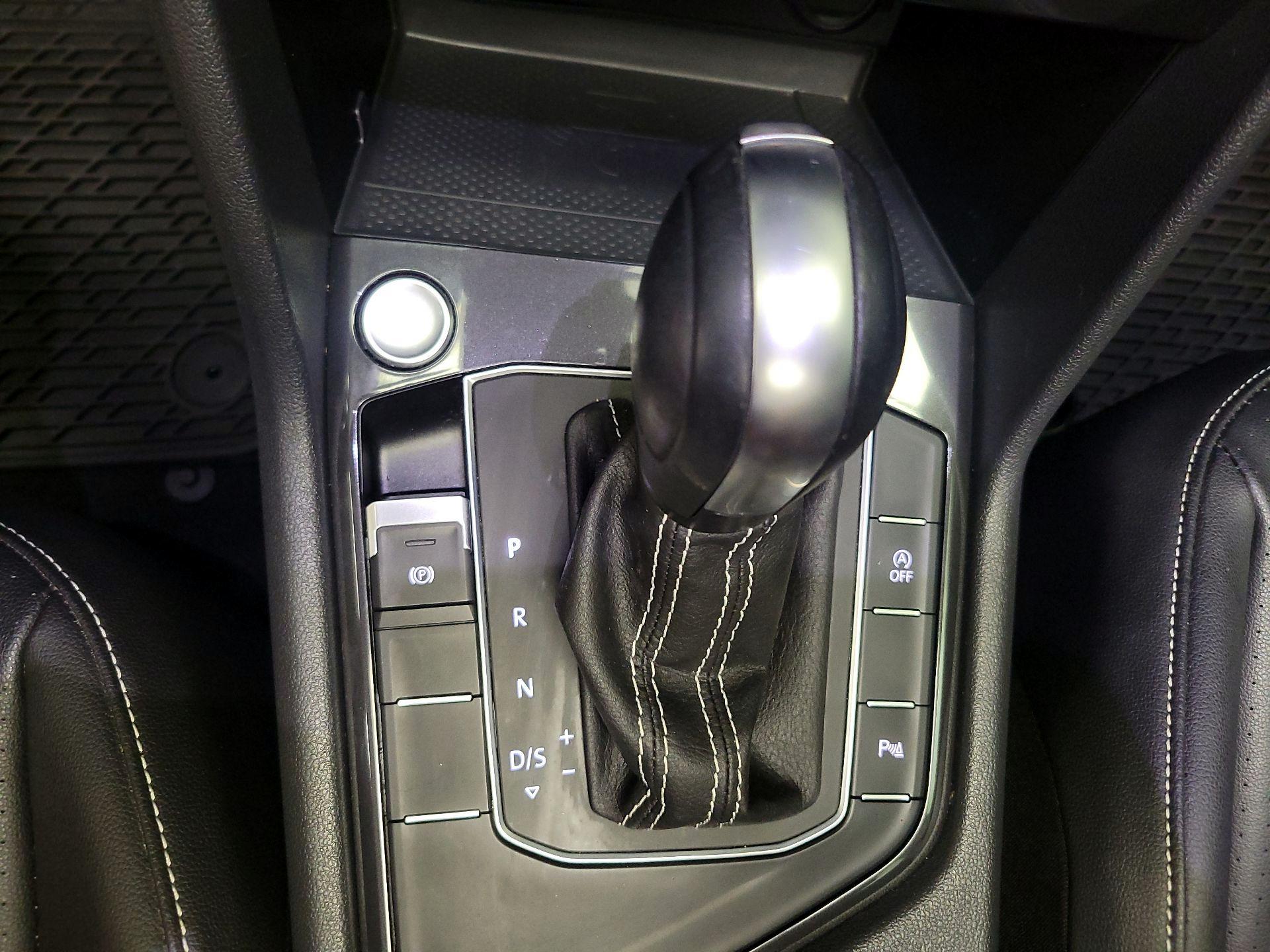 Thumbnail: 2021 Volkswagen Tiguan - 18