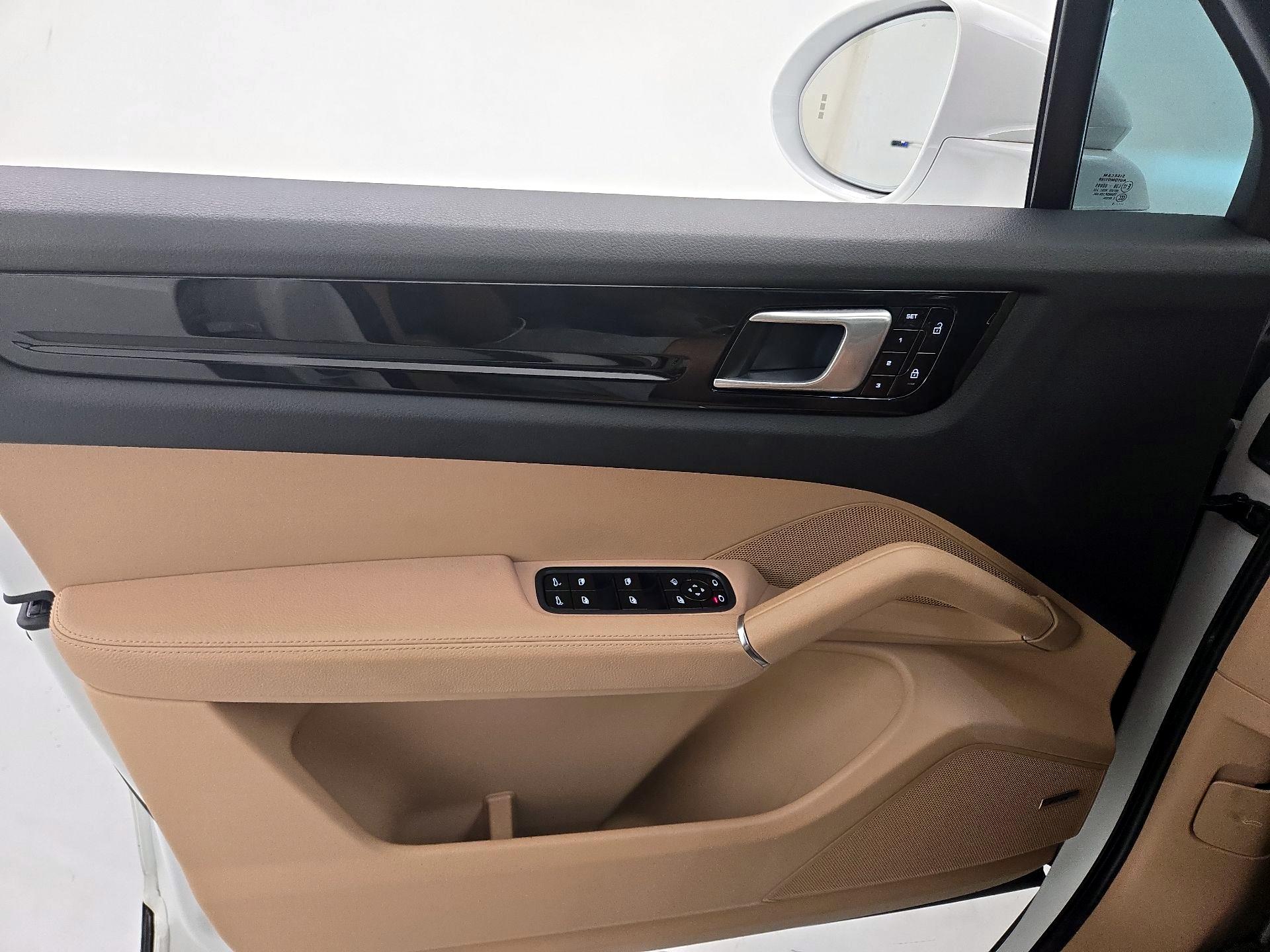 Thumbnail: 2020 Porsche Cayenne - 12
