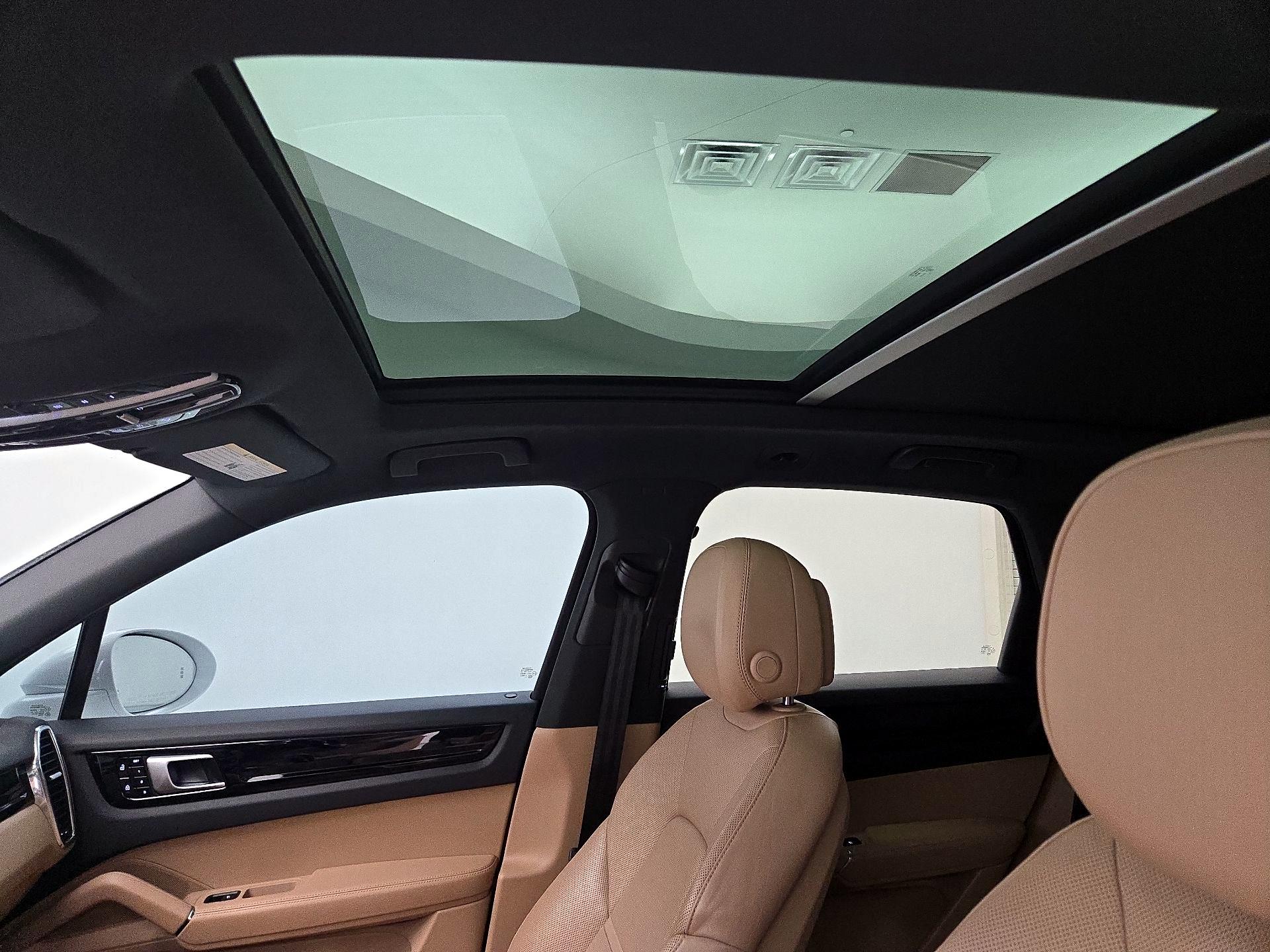 Thumbnail: 2020 Porsche Cayenne - 20