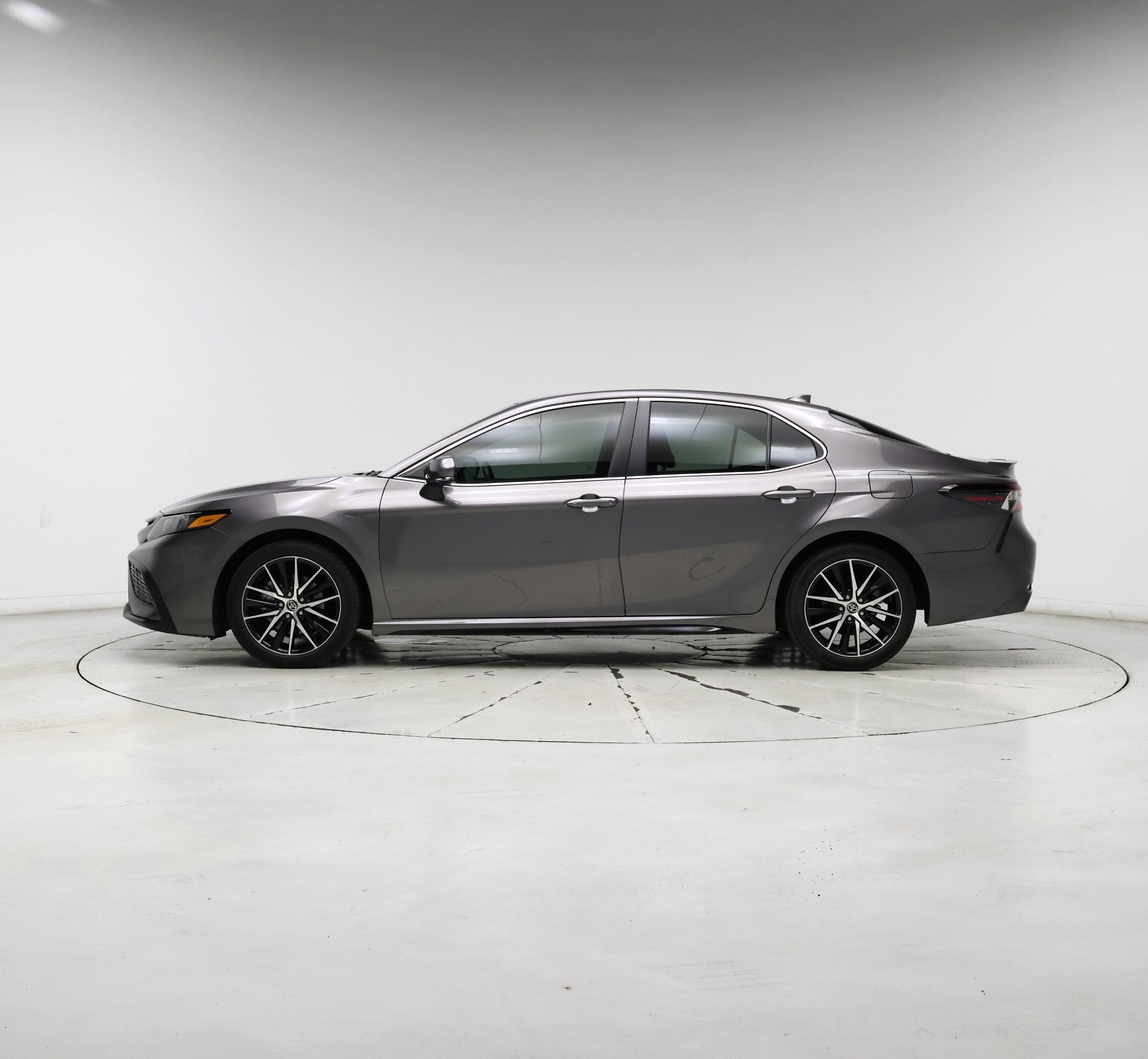 Thumbnail: 2021 Toyota Camry - 3