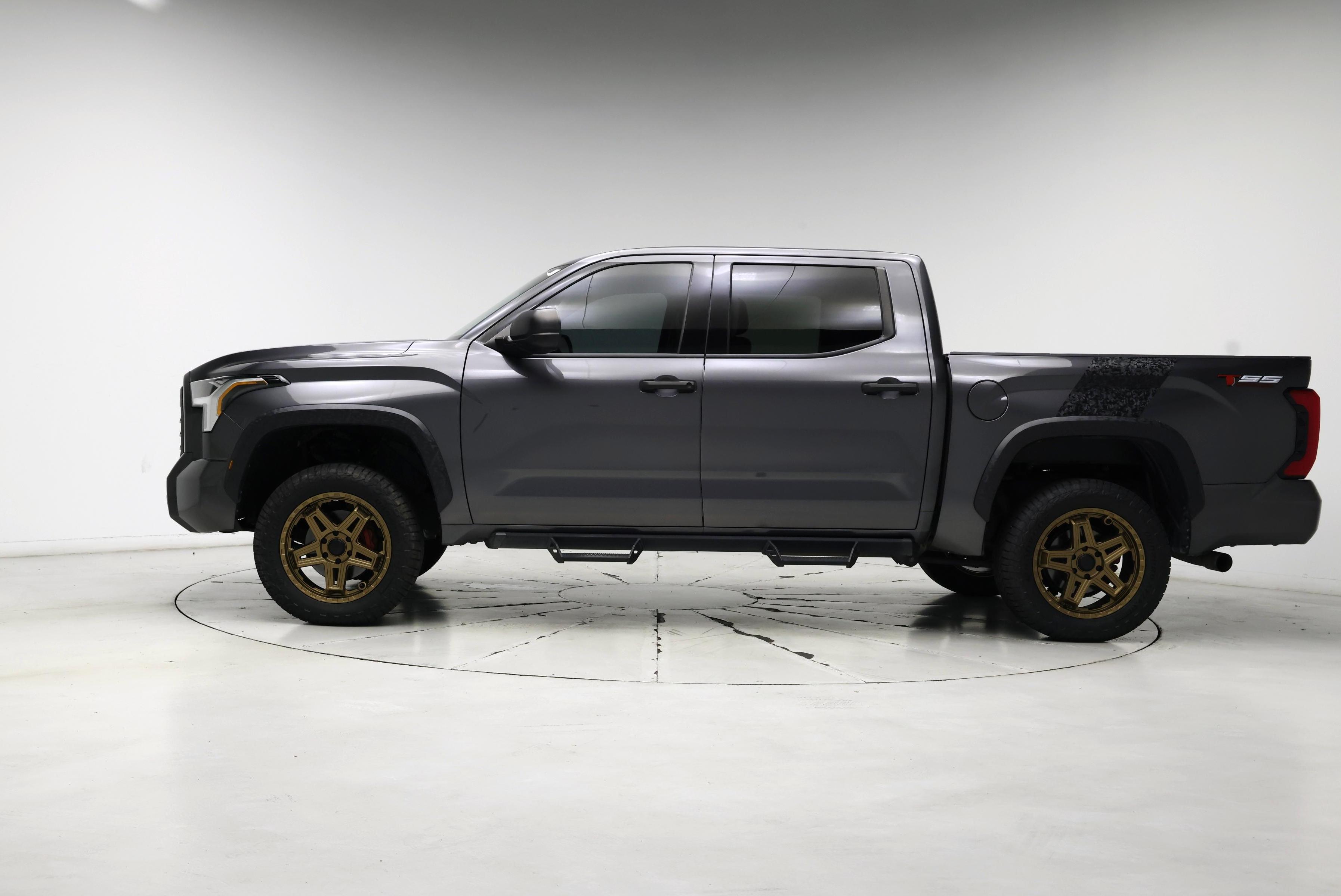 Thumbnail: 2022 Toyota Tundra - 3