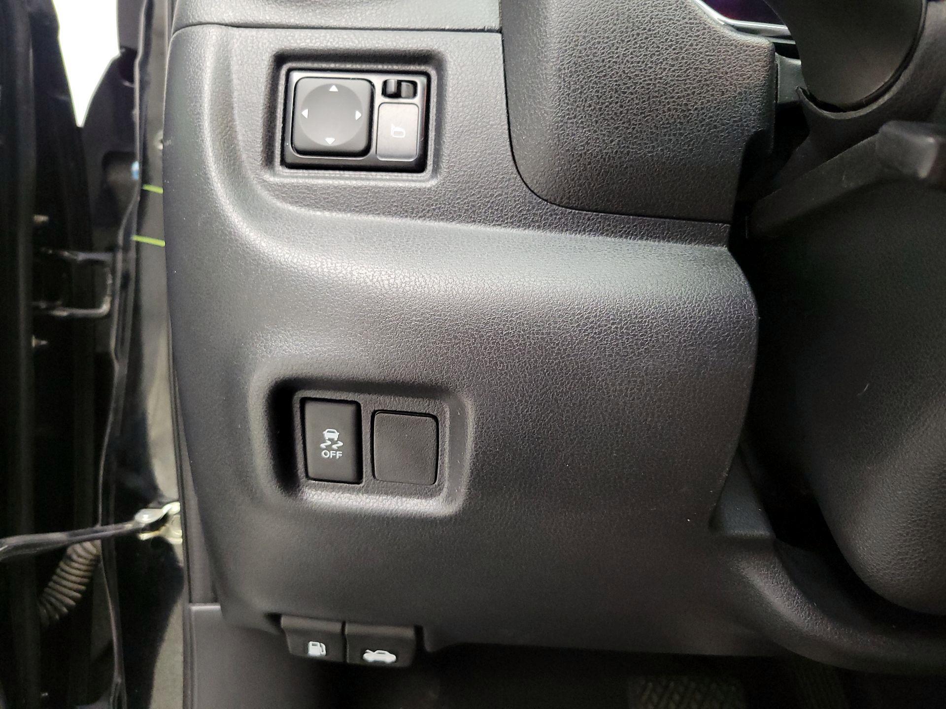 Thumbnail: 2017 Nissan Versa - 13