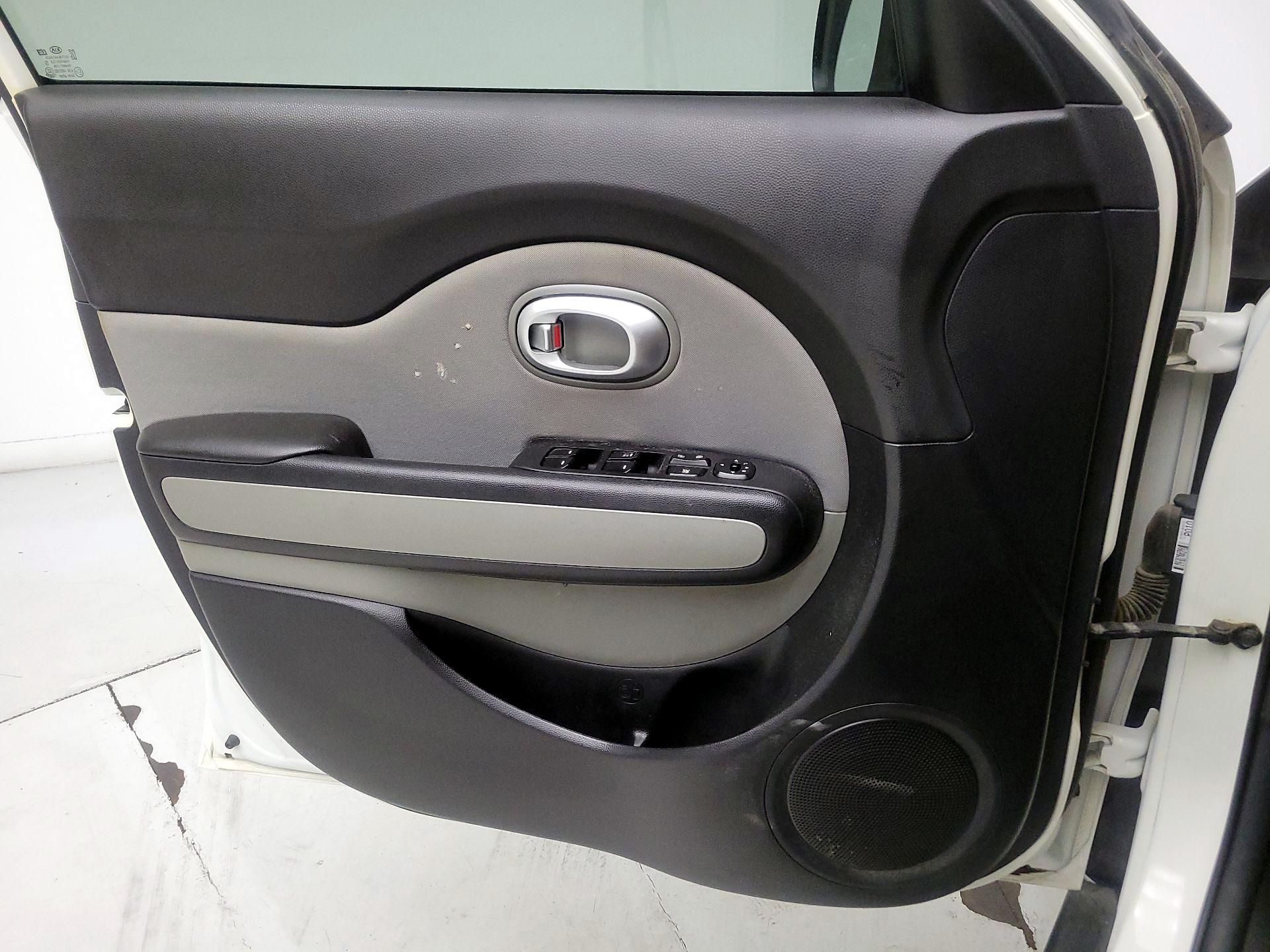 Thumbnail: 2016 Kia Soul - 12
