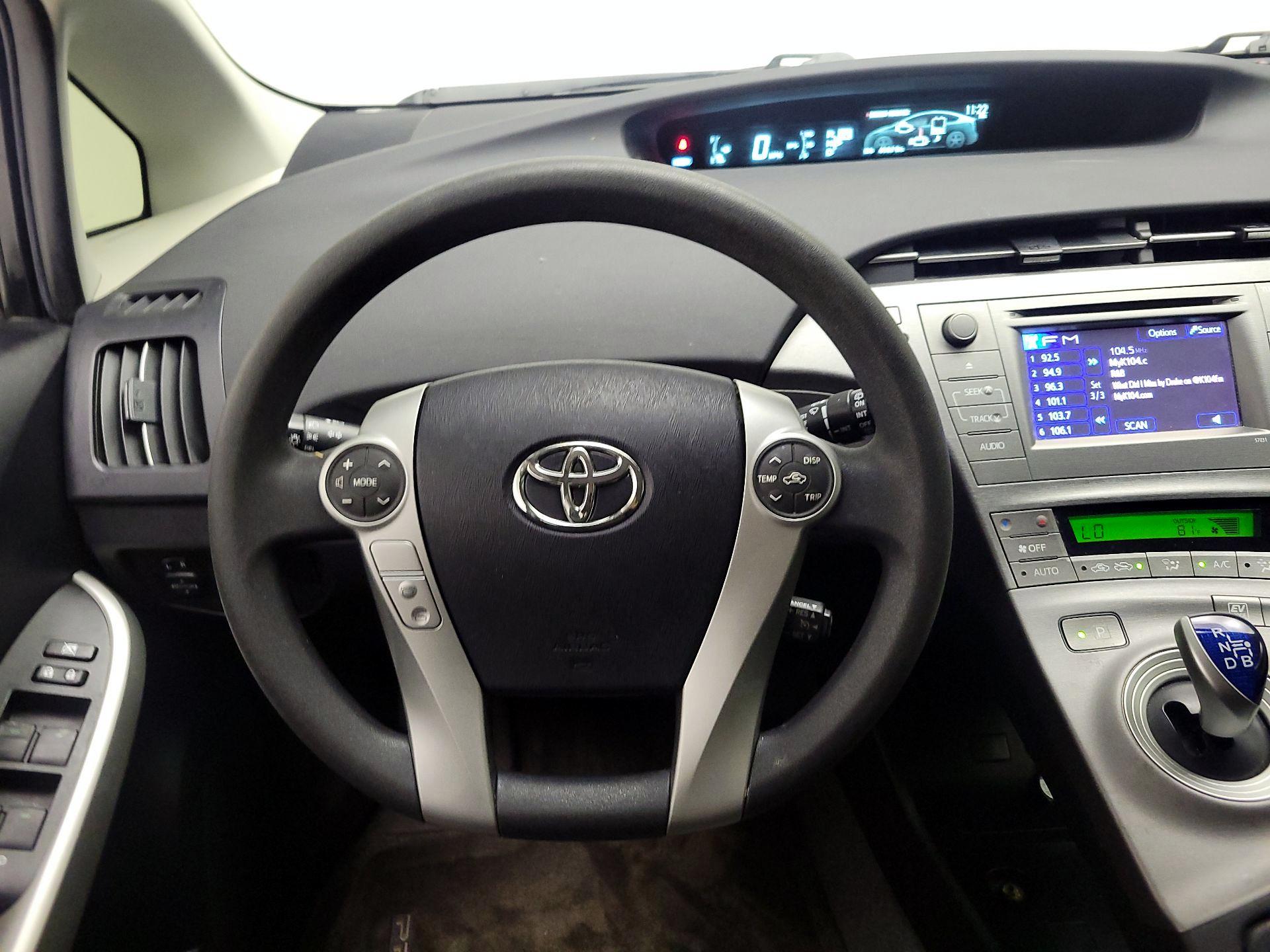 Thumbnail: 2015 Toyota Prius - 10
