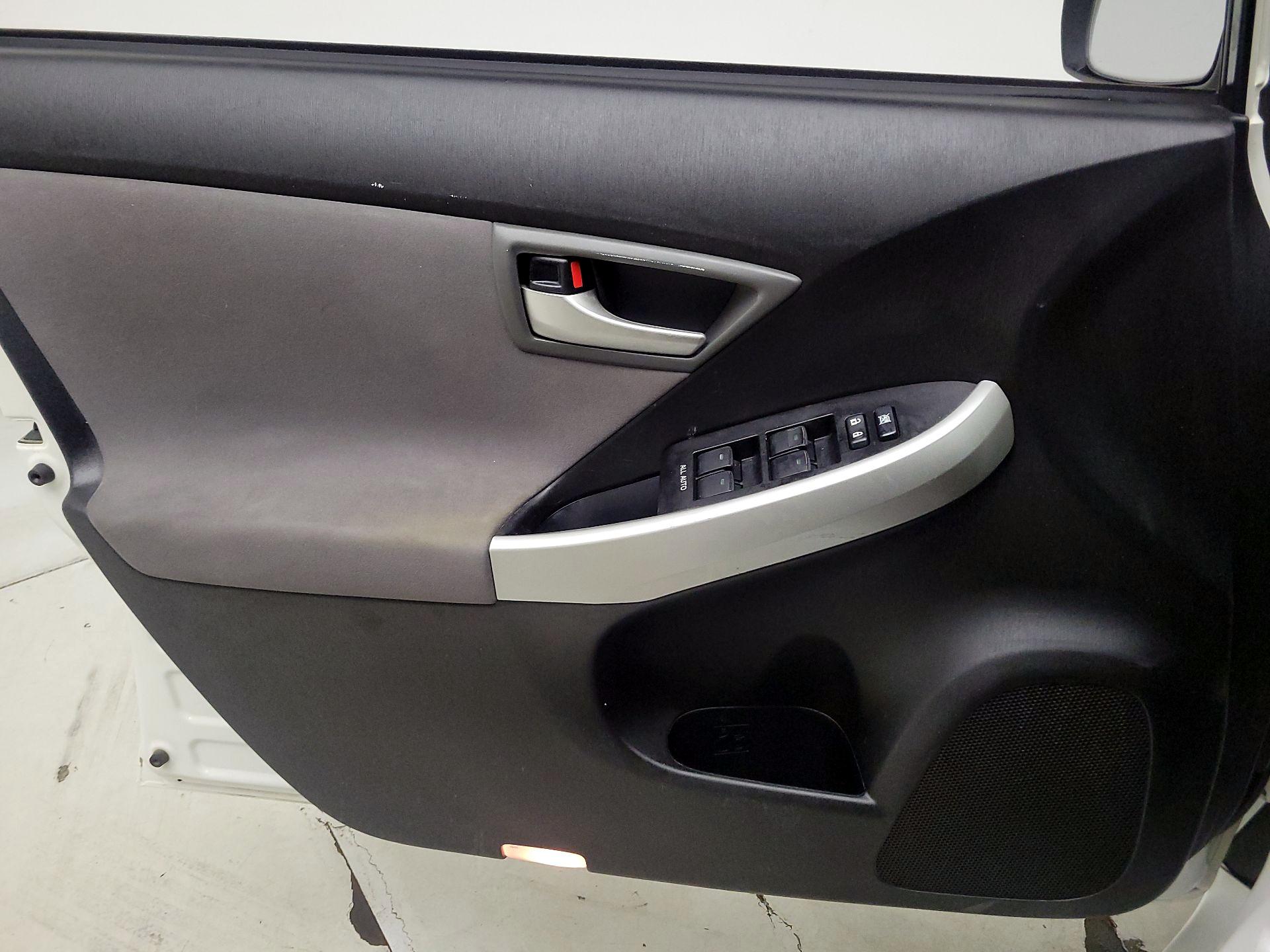 Thumbnail: 2015 Toyota Prius - 12