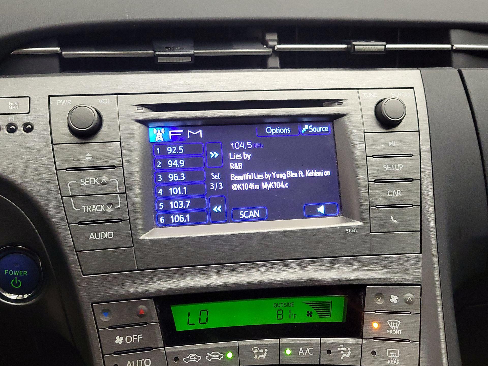 Thumbnail: 2015 Toyota Prius - 15