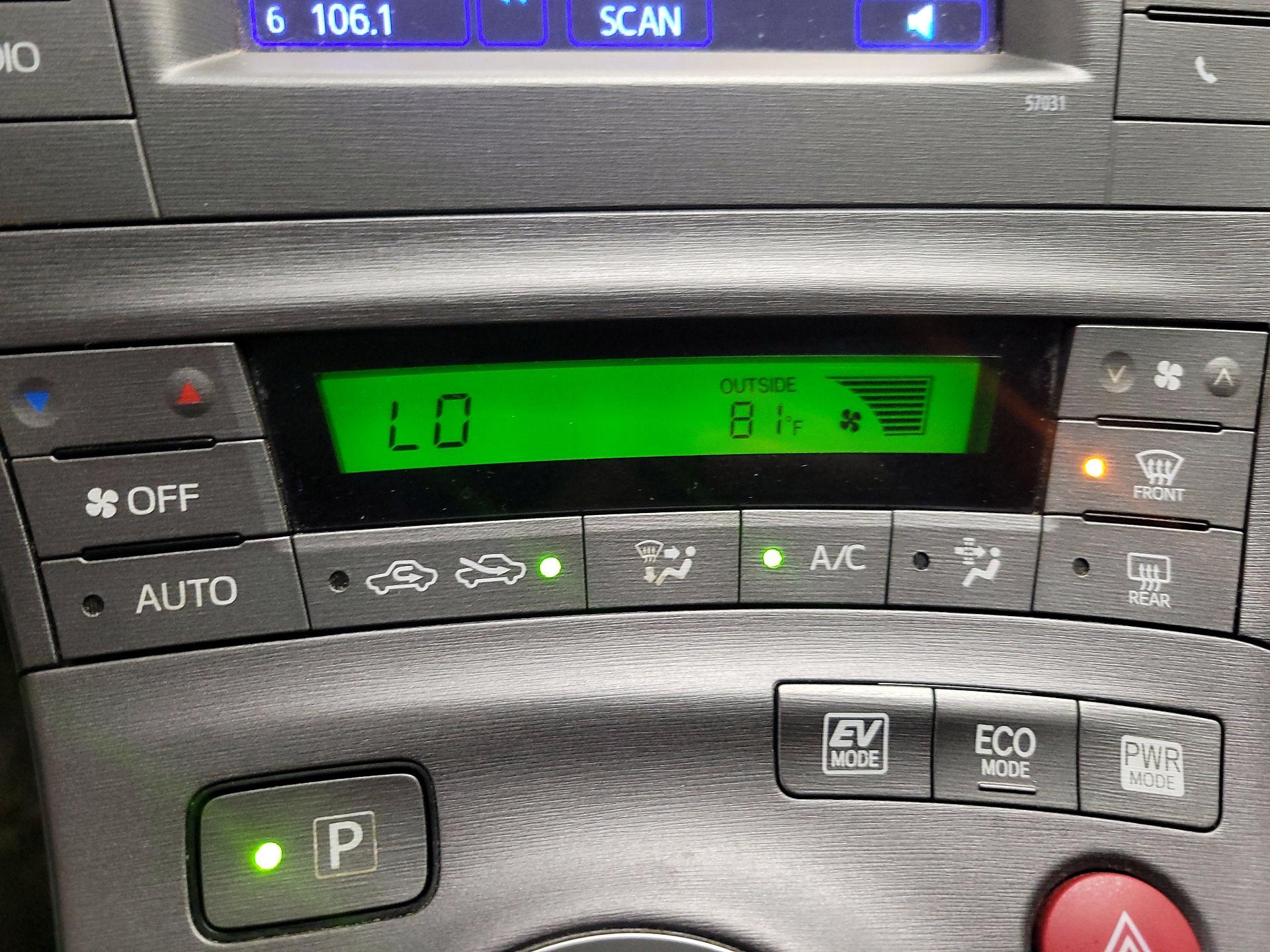 Thumbnail: 2015 Toyota Prius - 16