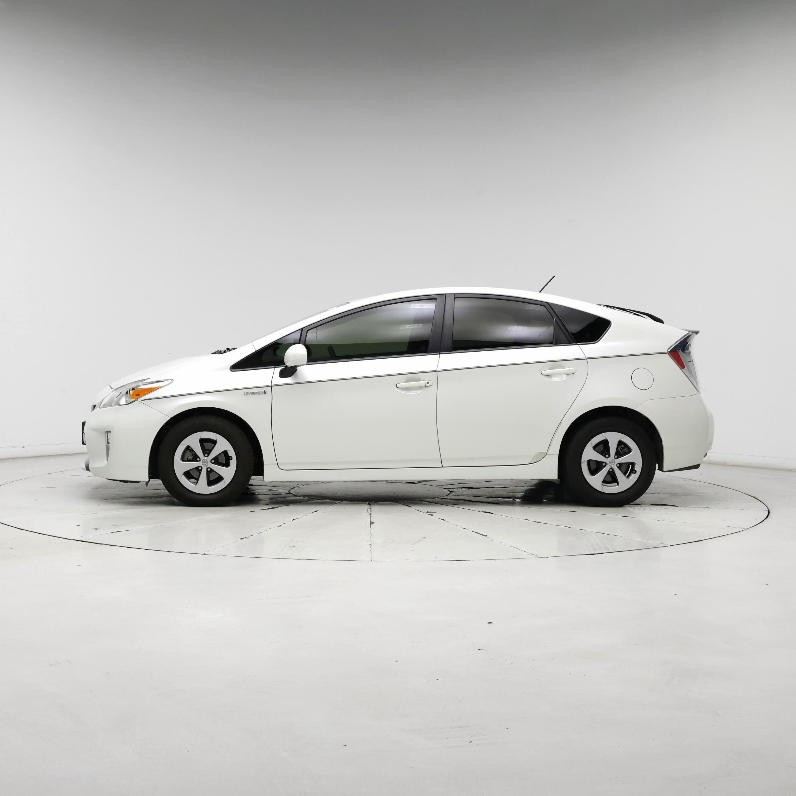 Thumbnail: 2015 Toyota Prius - 3