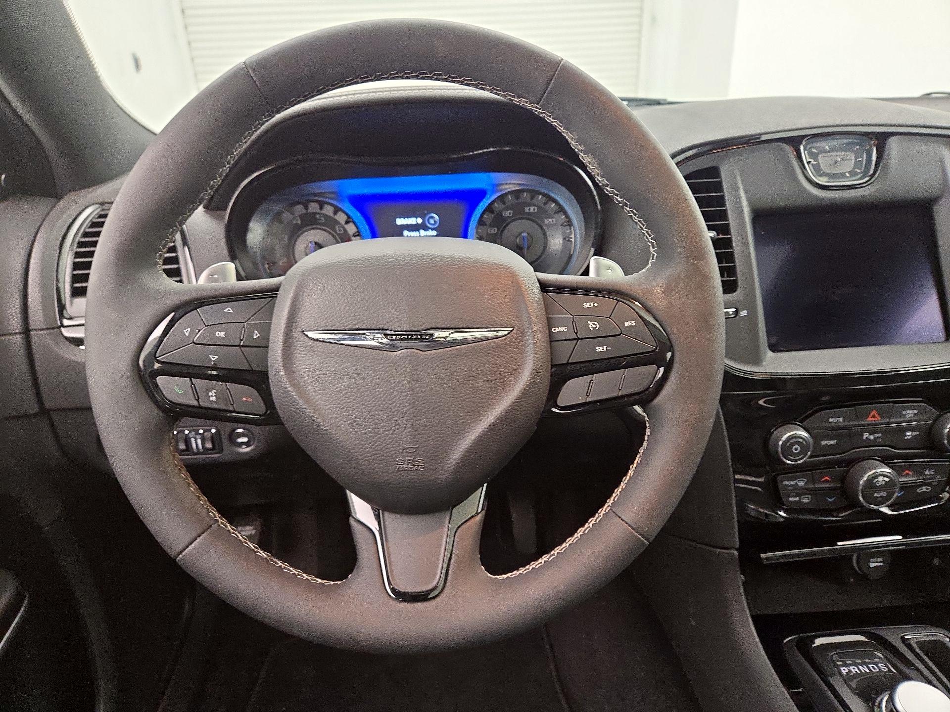 Thumbnail: 2023 Chrysler 300 - 10