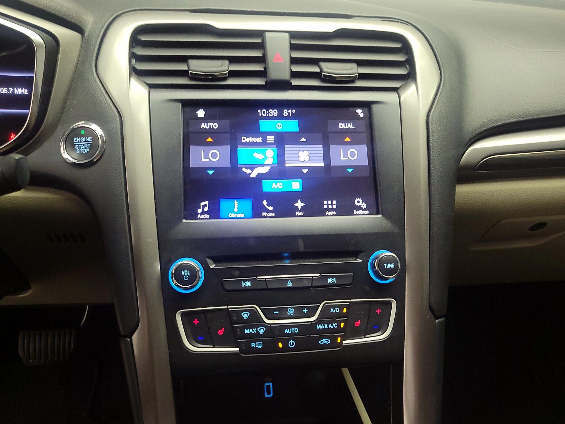 Thumbnail: 2017 Ford Fusion - 17