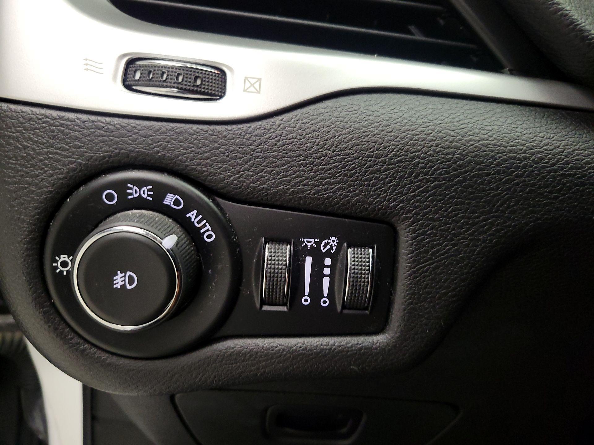 Thumbnail: 2016 Jeep Cherokee - 13