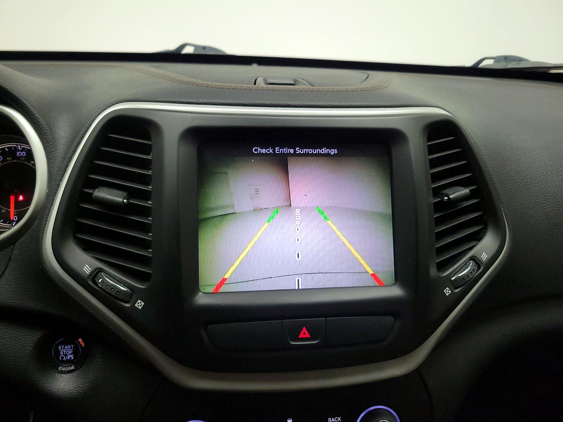 Thumbnail: 2016 Jeep Cherokee - 14