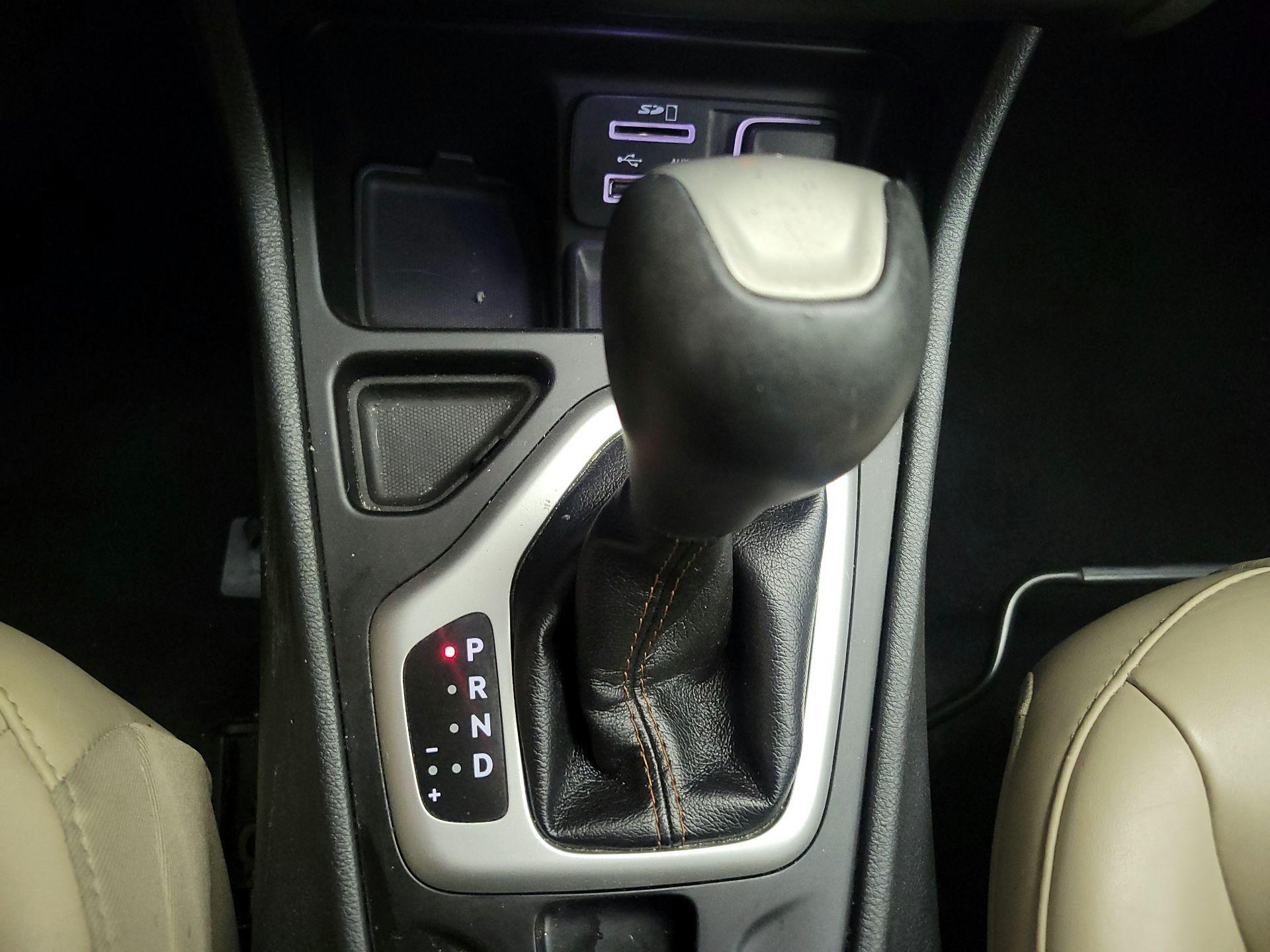 Thumbnail: 2016 Jeep Cherokee - 17