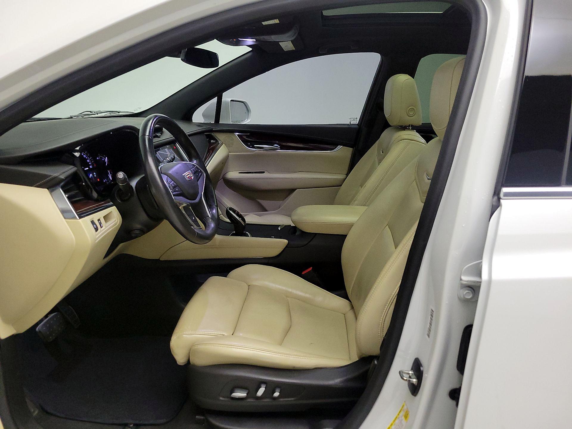 Thumbnail: 2017 Cadillac XT5 - 11