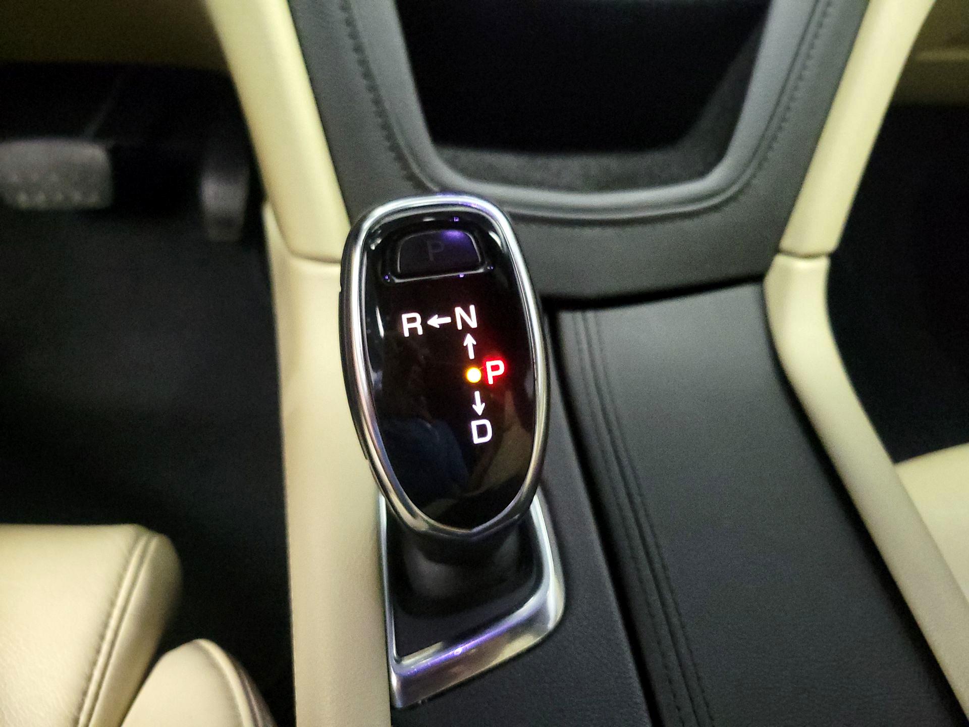 Thumbnail: 2017 Cadillac XT5 - 18