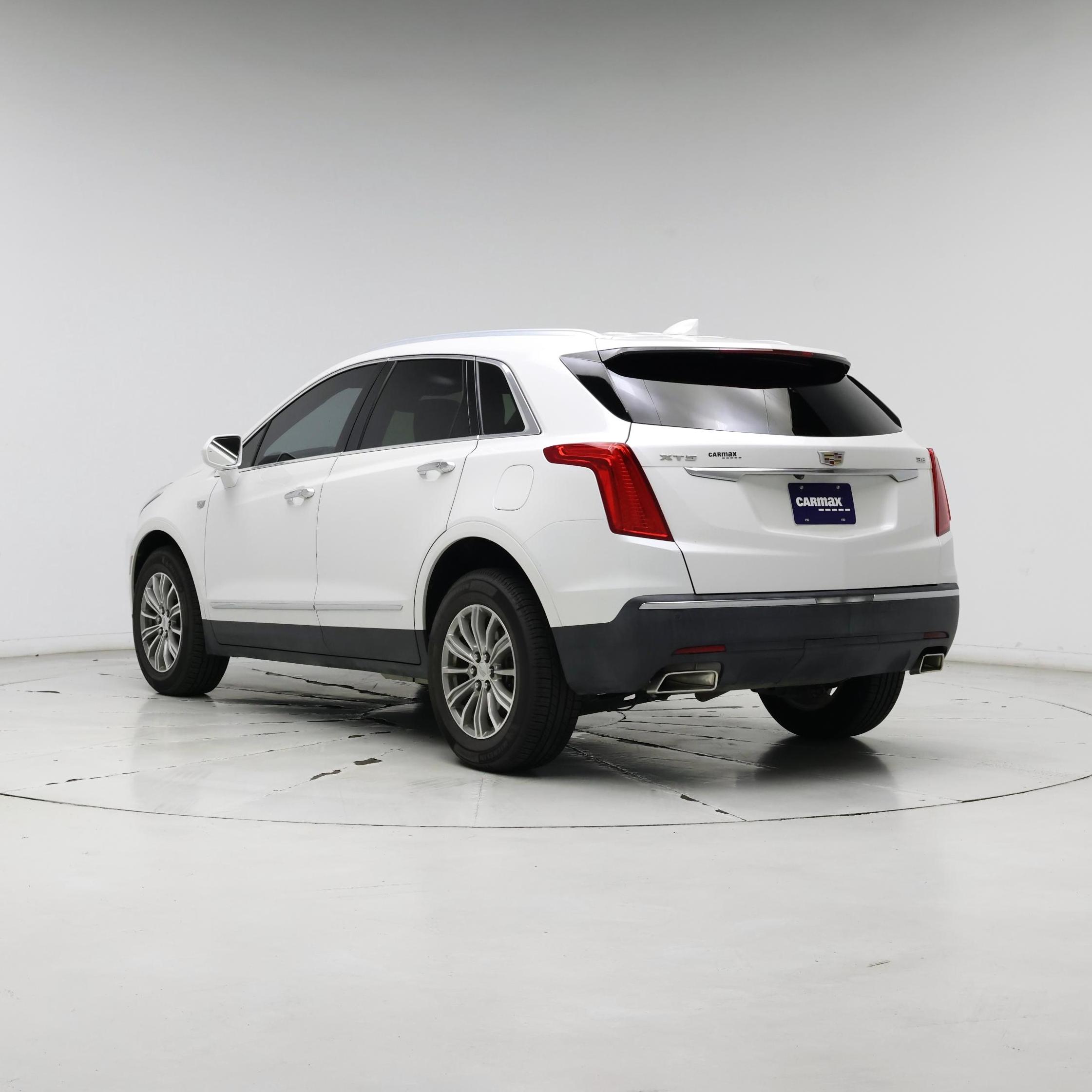 Thumbnail: 2017 Cadillac XT5 - 2