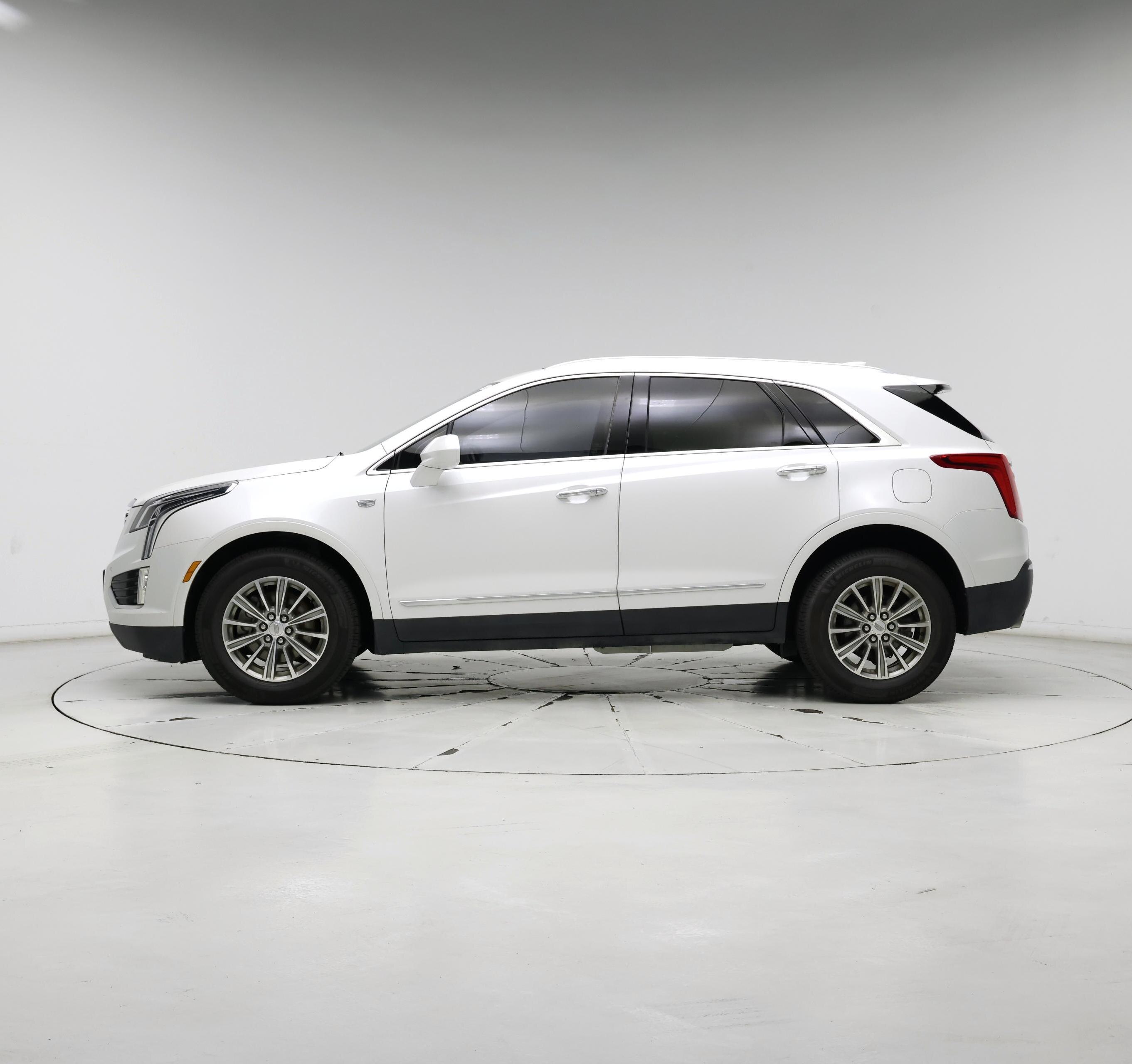 Thumbnail: 2017 Cadillac XT5 - 3