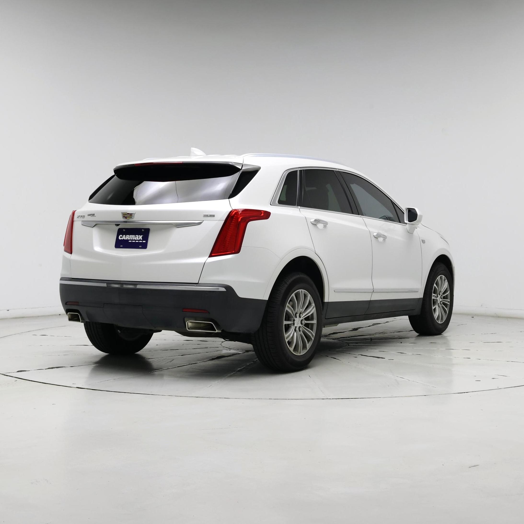 Thumbnail: 2017 Cadillac XT5 - 8
