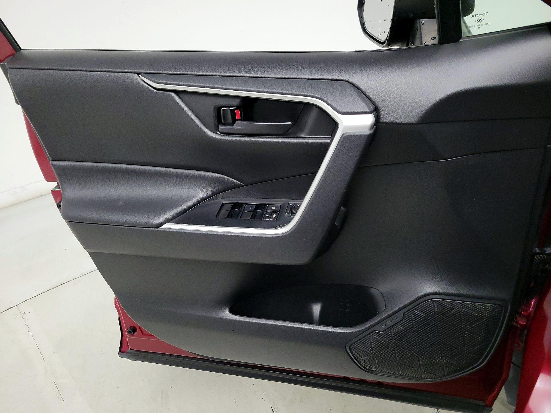 Thumbnail: 2021 Toyota RAV4 - 12